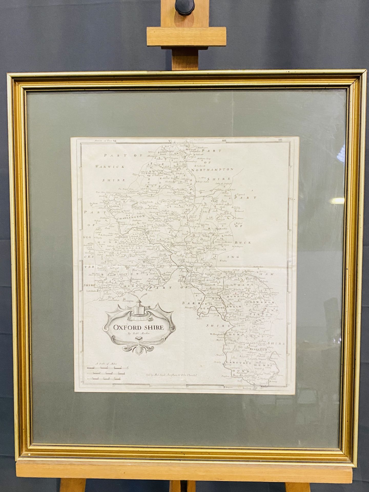 Framed and glazed printed map of Oxfordshire by Robert Morden - Image 4 of 4