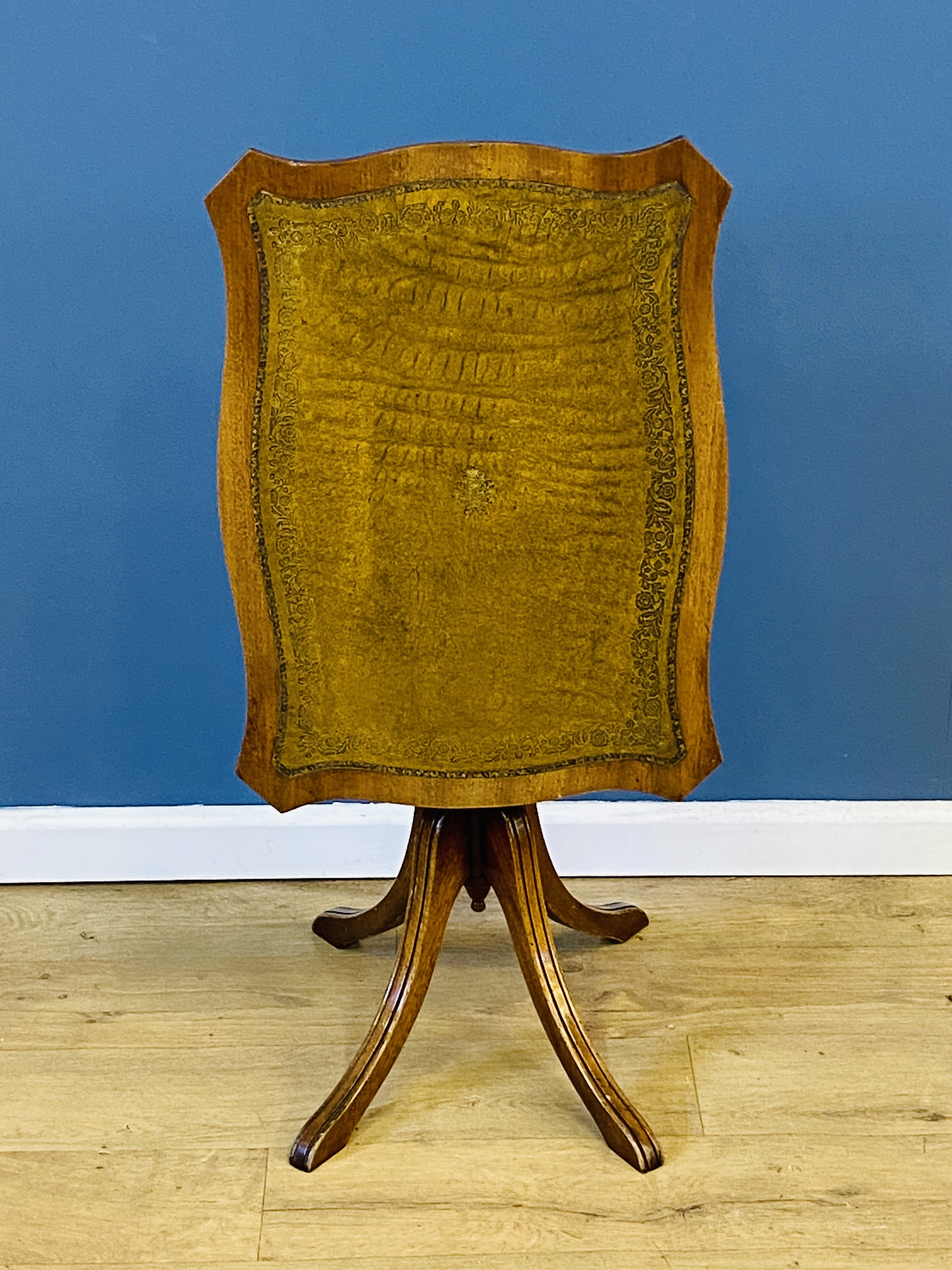 Reprodux mahogany tilt top occasional table - Image 3 of 4