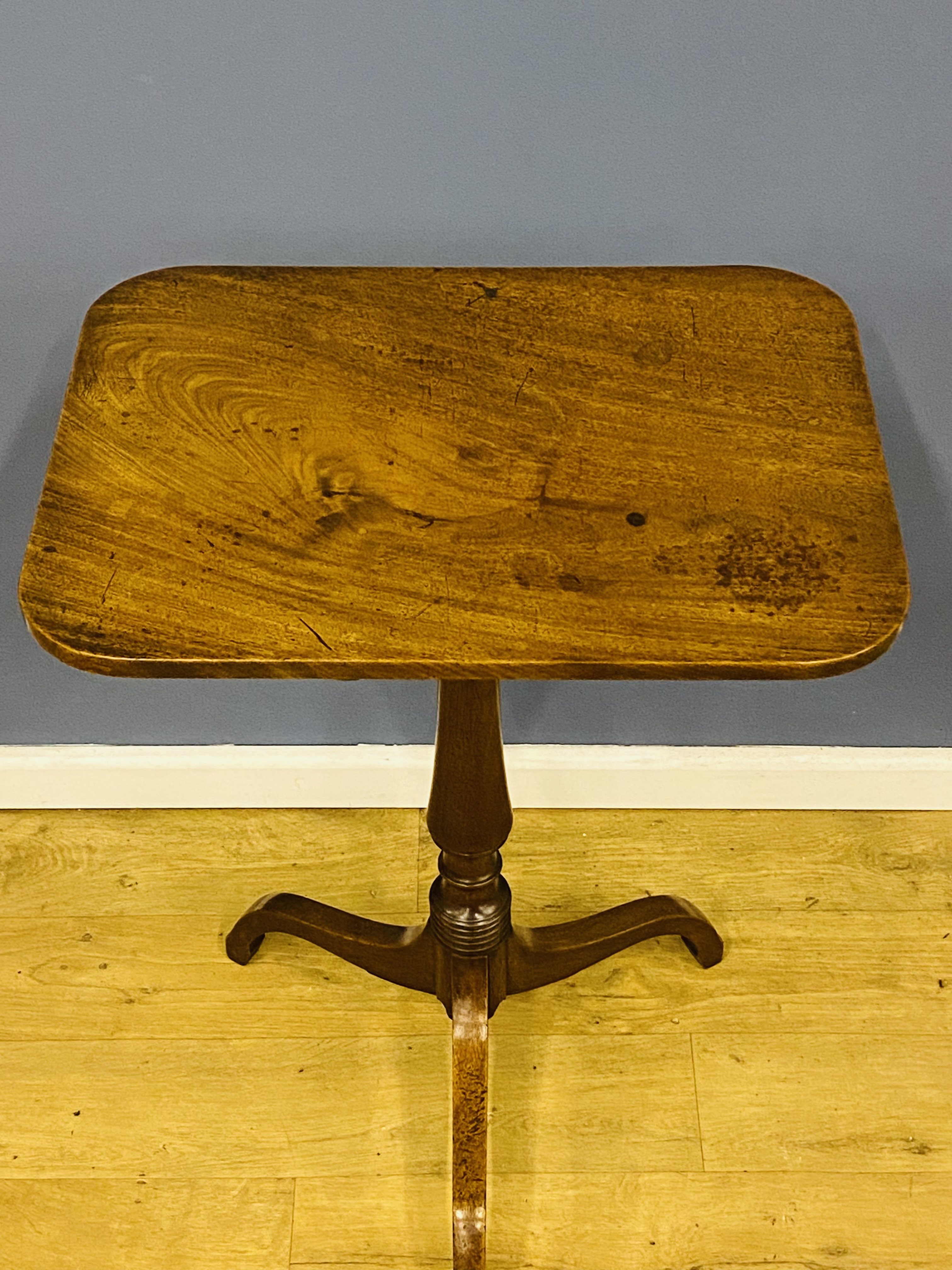 Mahogany tilt top occasional table - Image 2 of 6