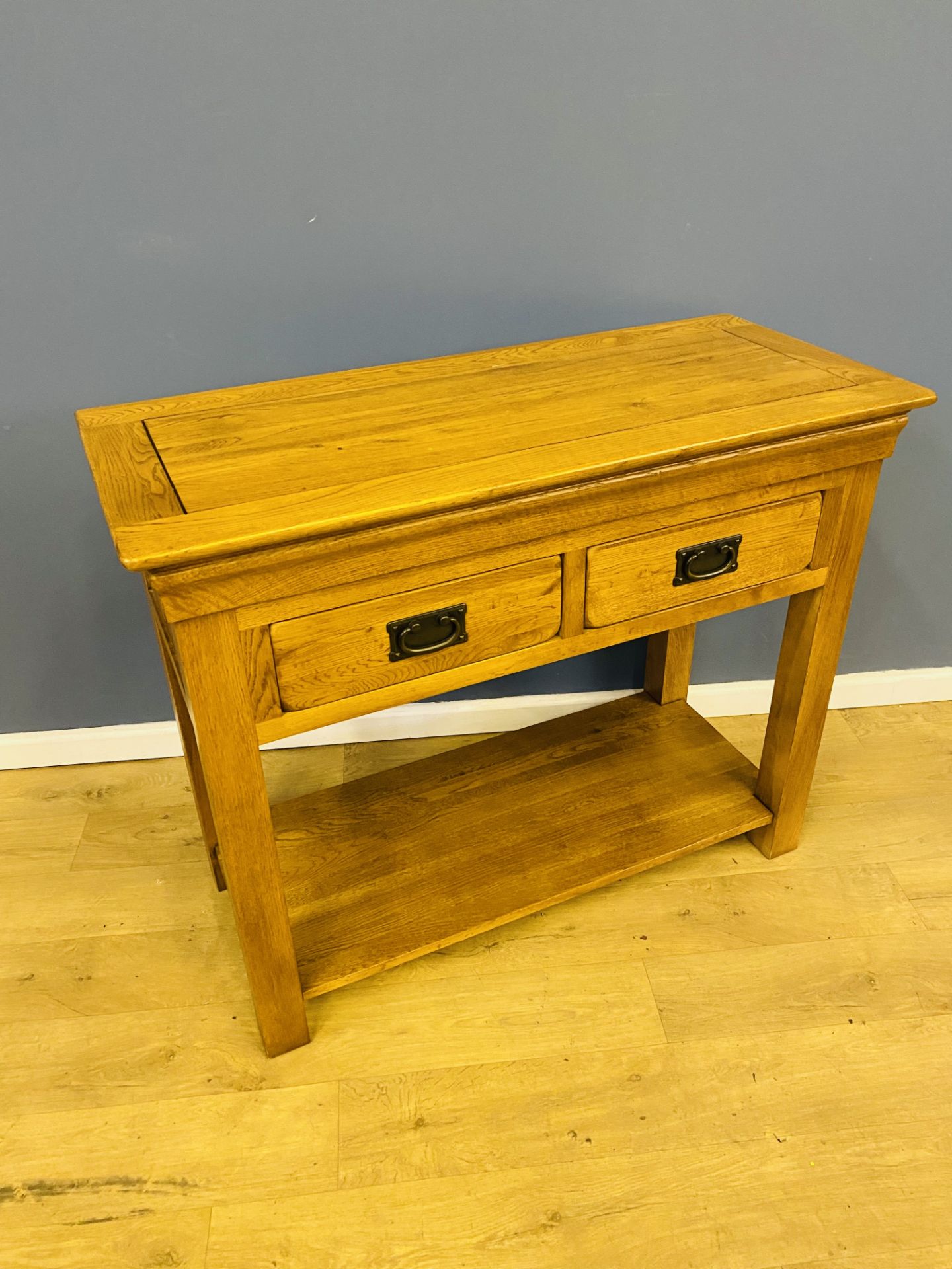 Contemporary oak console table - Image 2 of 6