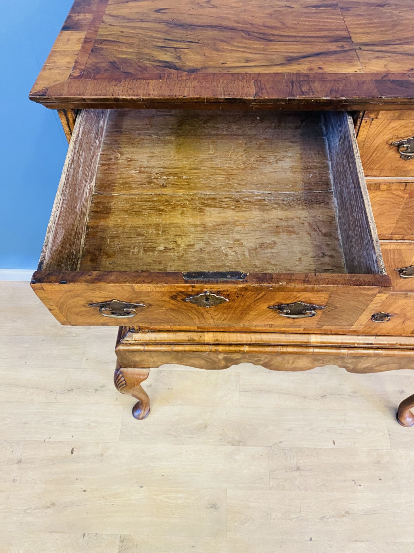 18th century walnut chest of drawers - Image 6 of 11