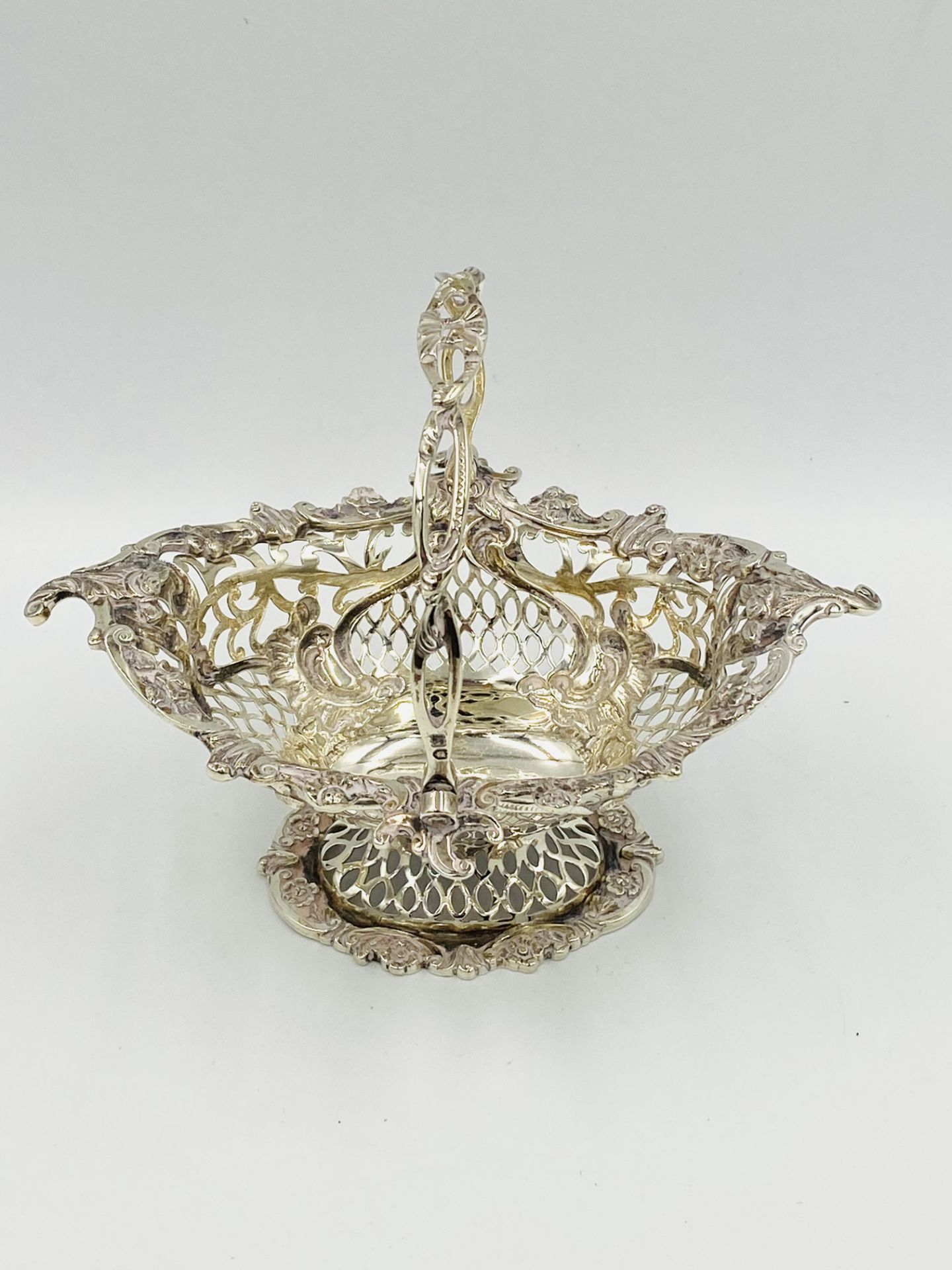 A pair of silver cruet bowls together with a silver filigree bonbon dish - Image 4 of 7