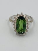 18ct white gold ring, set with a chrome green tourmaline