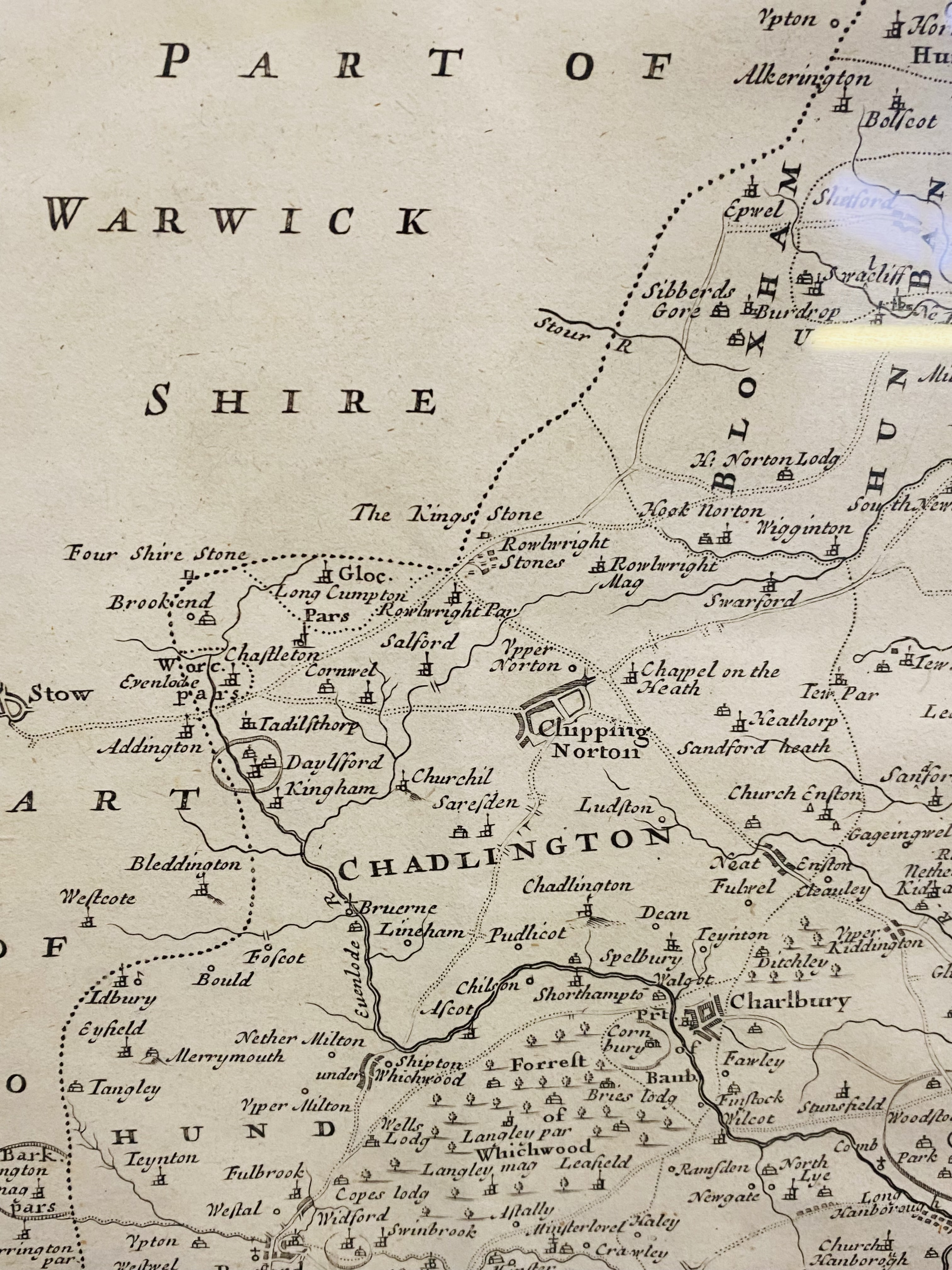 Framed and glazed printed map of Oxfordshire by Robert Morden - Image 3 of 4