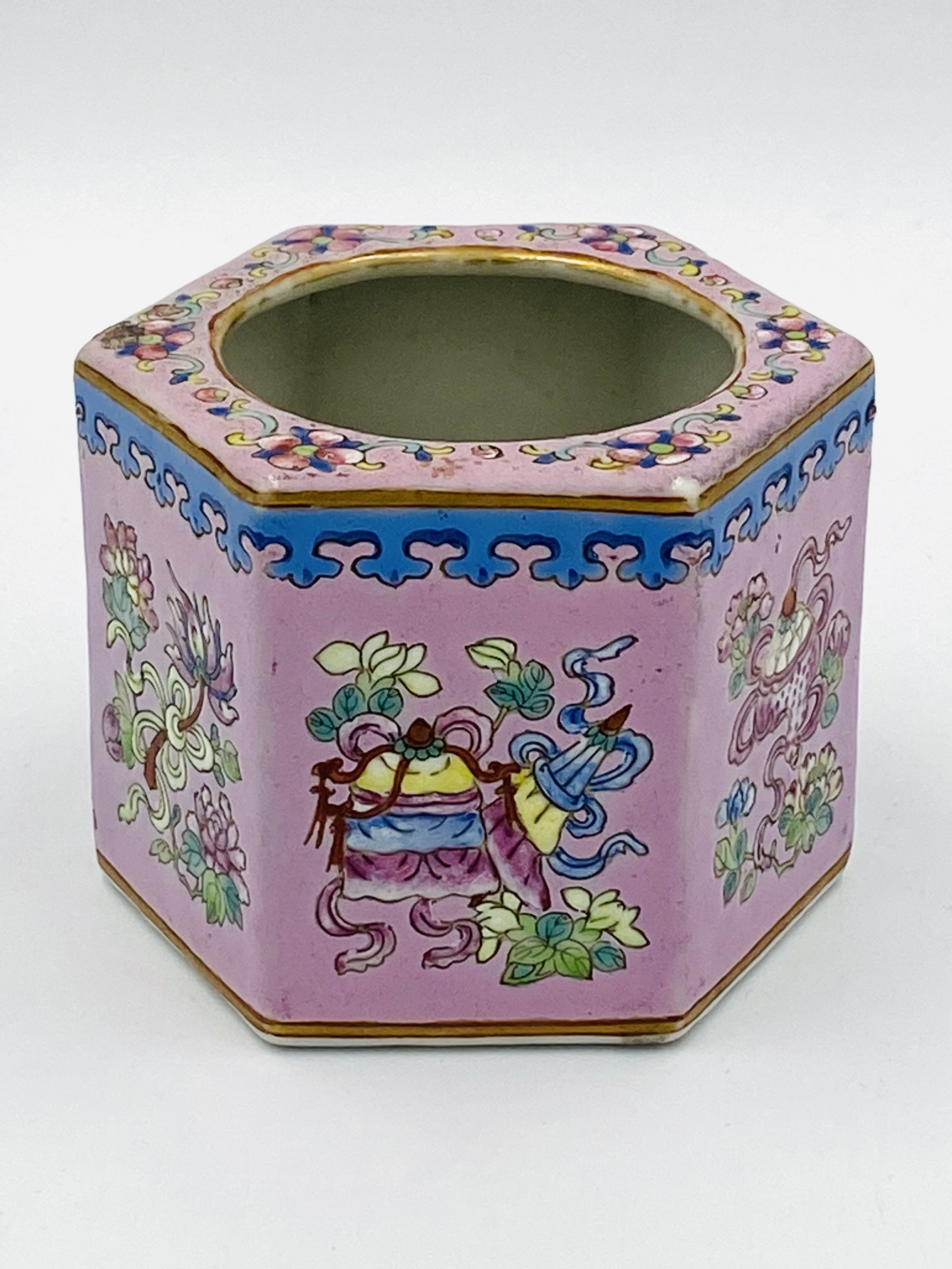 Chinese pink ground hexagonal pot