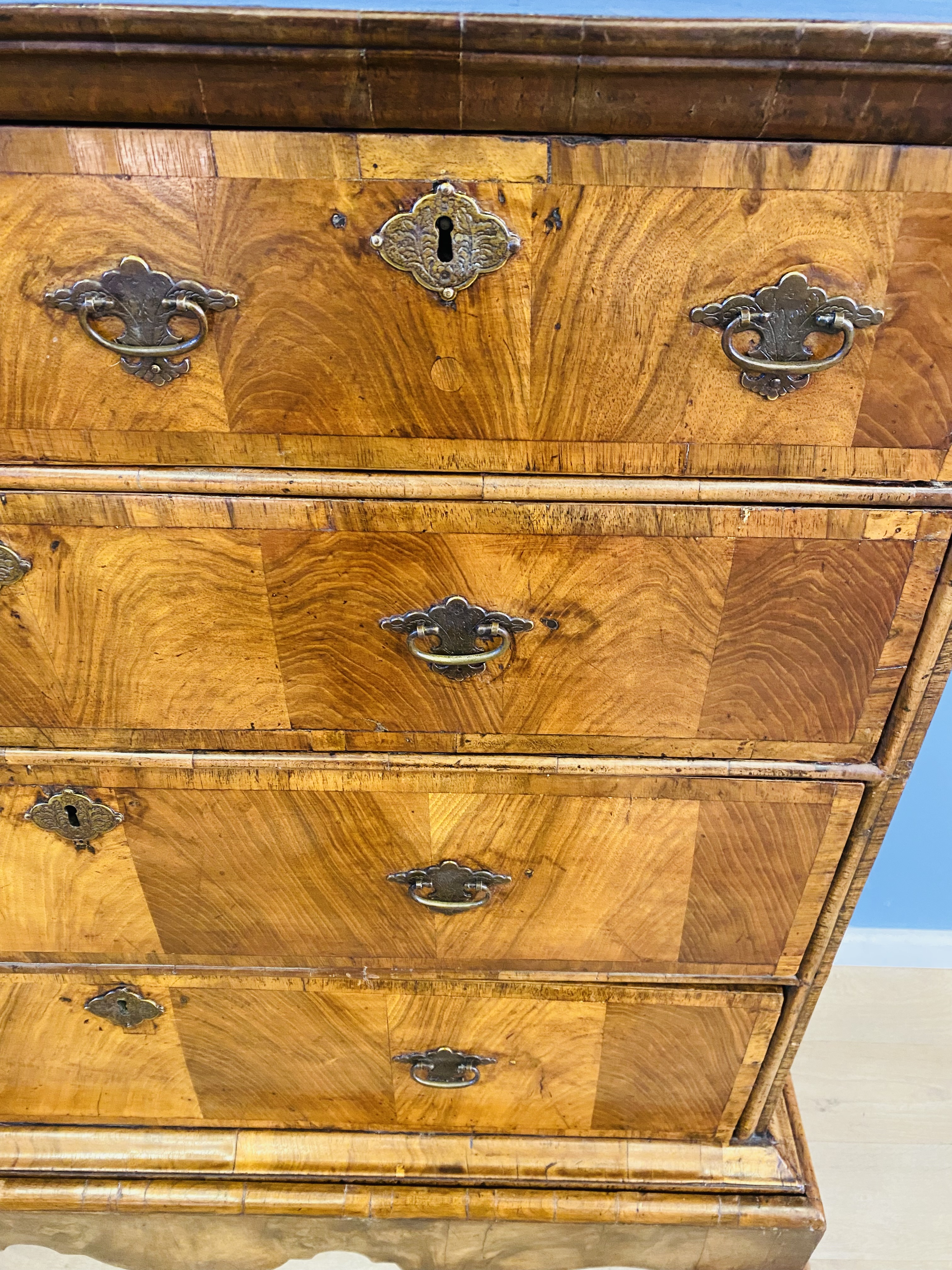 18th century walnut chest of drawers - Image 9 of 11