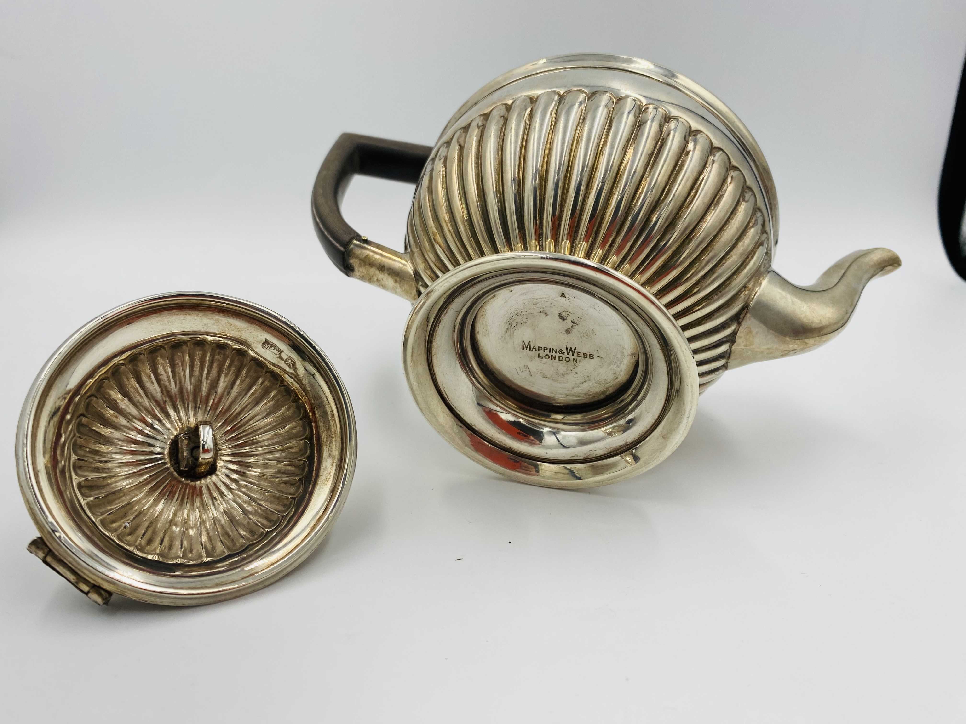 A Mappin & Webb silver batchelor's tea set - Image 5 of 6