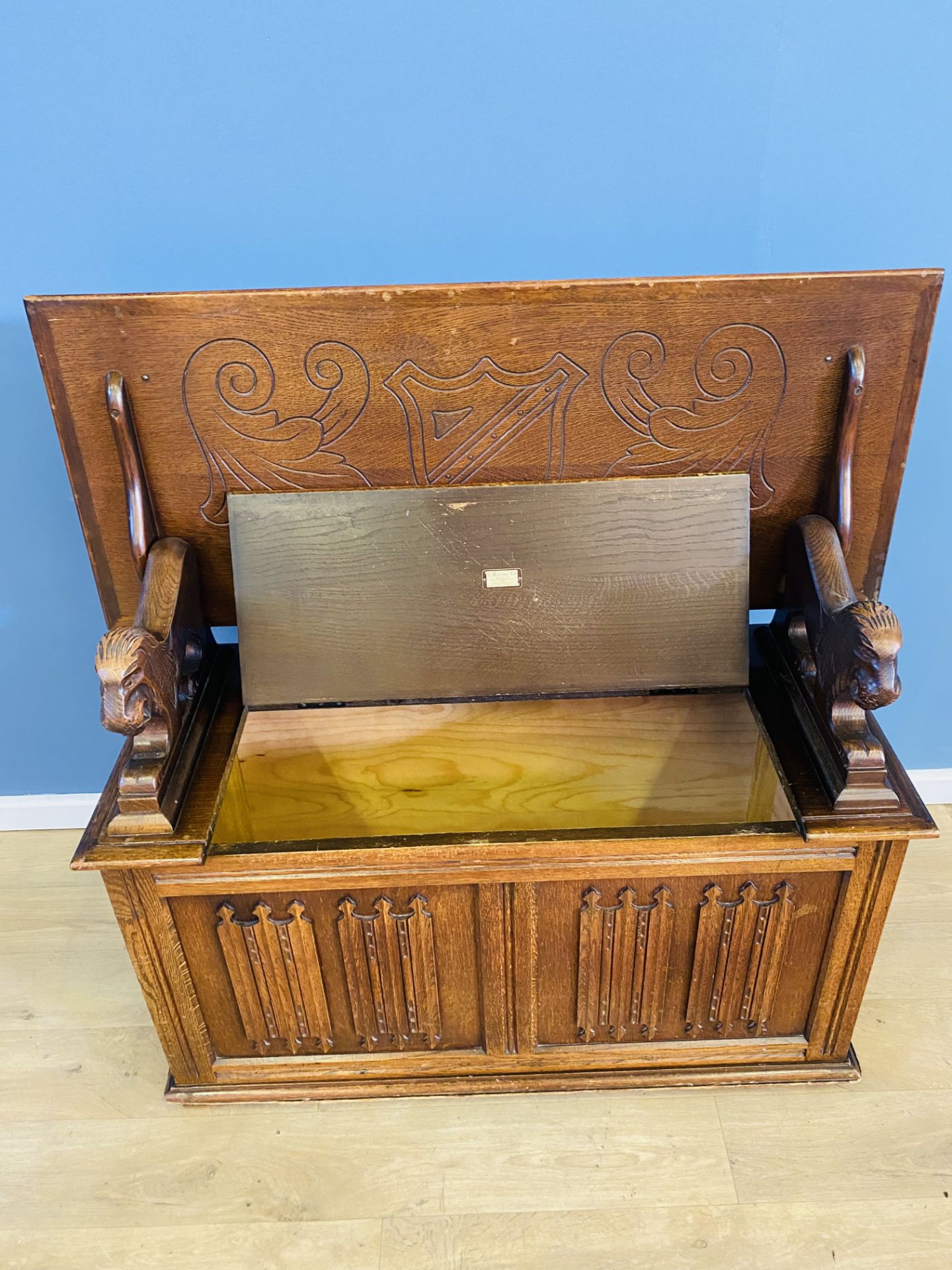 Contemporary oak monks bench - Image 4 of 6