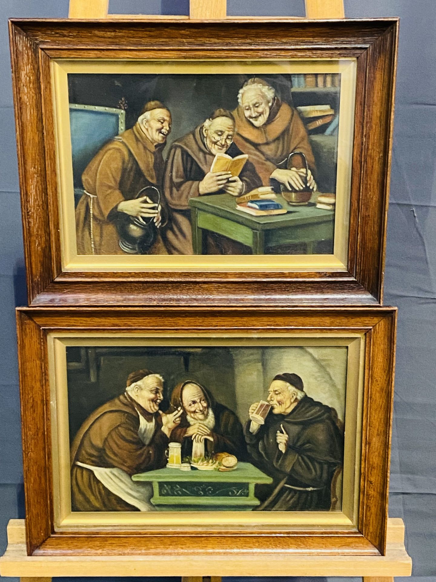 Two framed and glazed oil on board of monks - Bild 3 aus 4