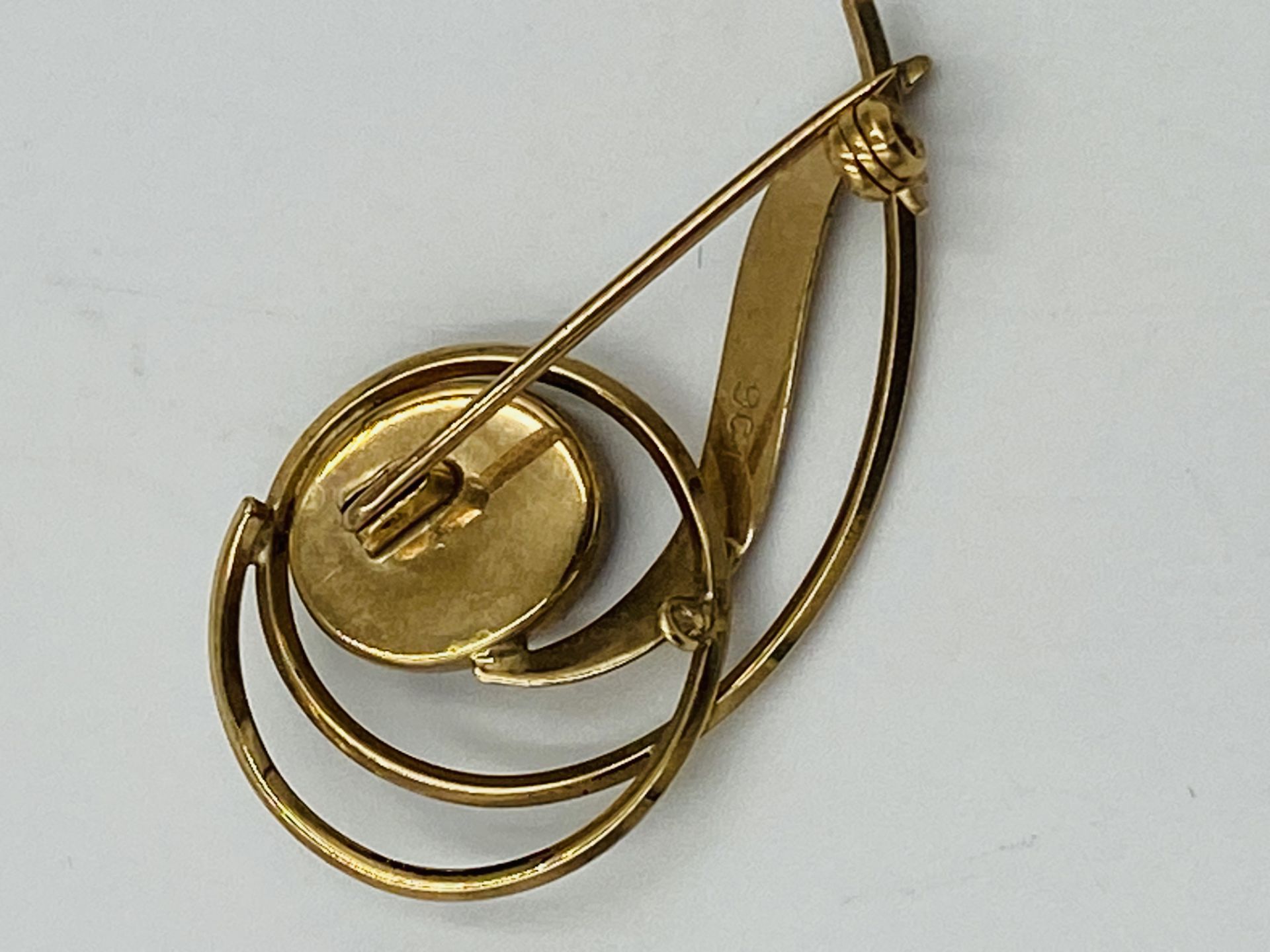 9ct gold brooch set with an opal - Image 4 of 5