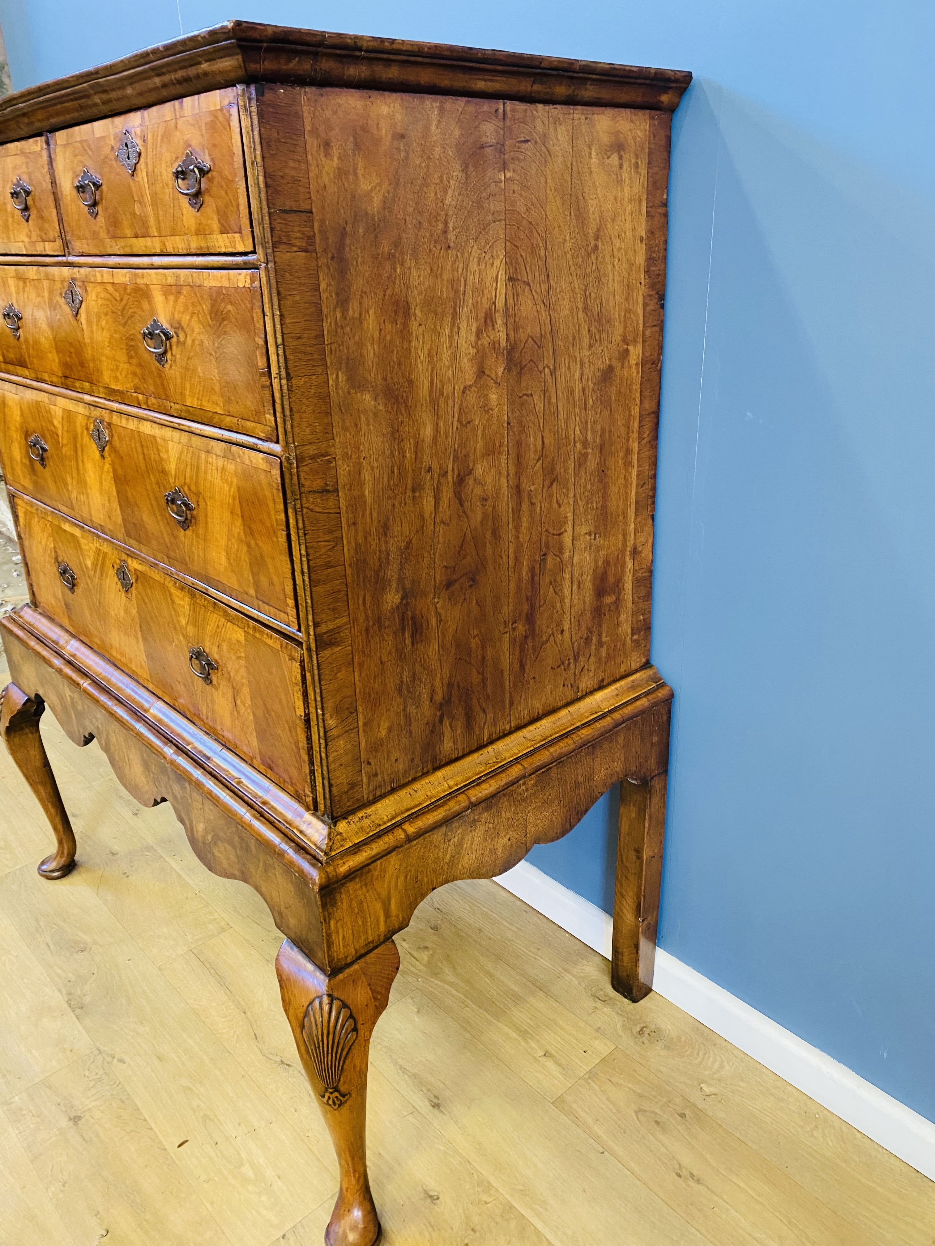 18th century walnut chest of drawers - Image 4 of 11