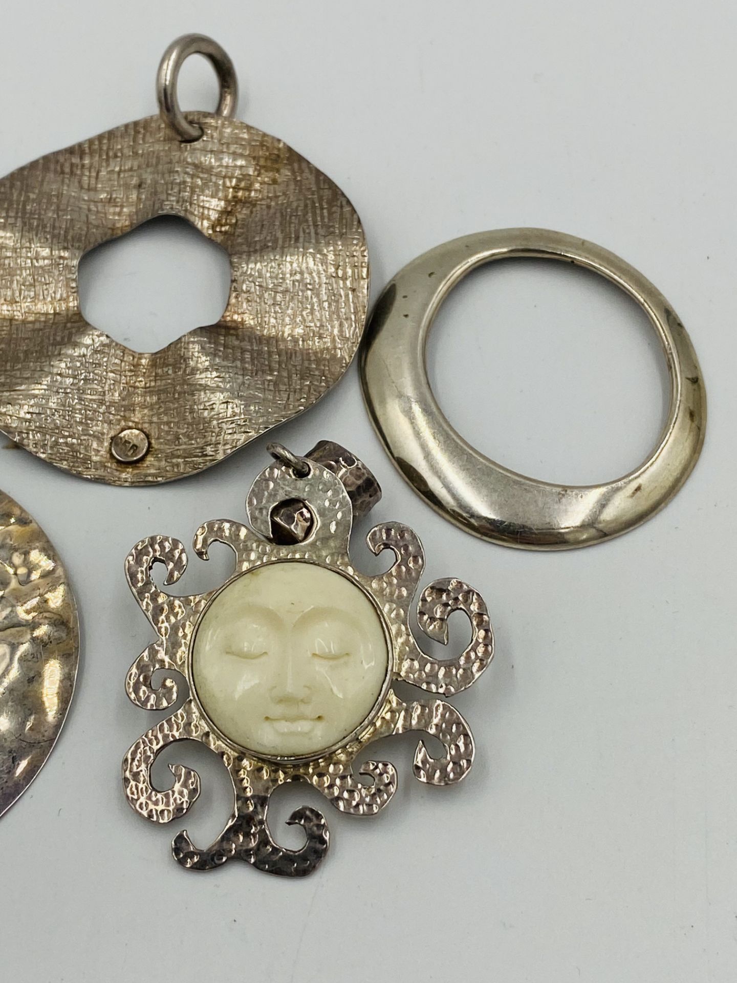 Five sterling silver pendants - Bild 2 aus 3