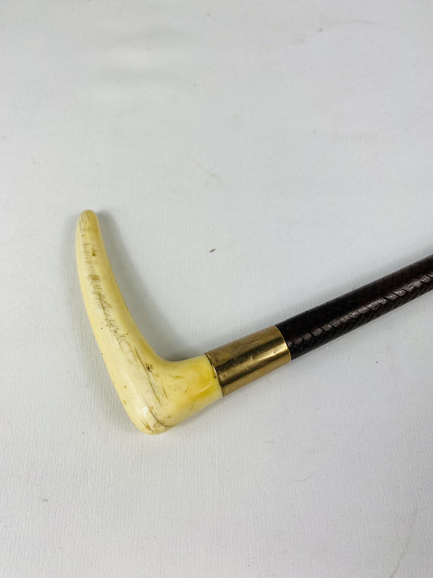 Swaine riding crop with bone handle and 9ct gold ferrell. - Image 3 of 4