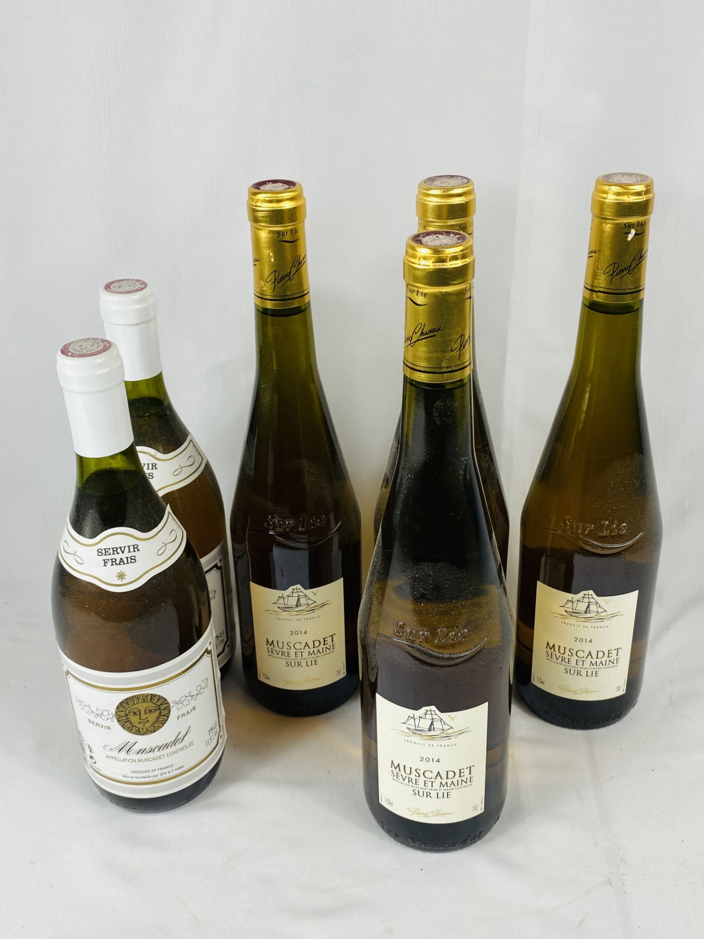 Four bottles 75cl of Muscadet Sèvre et Maine; together with two 75cl bottles of Muscadet - Image 4 of 4