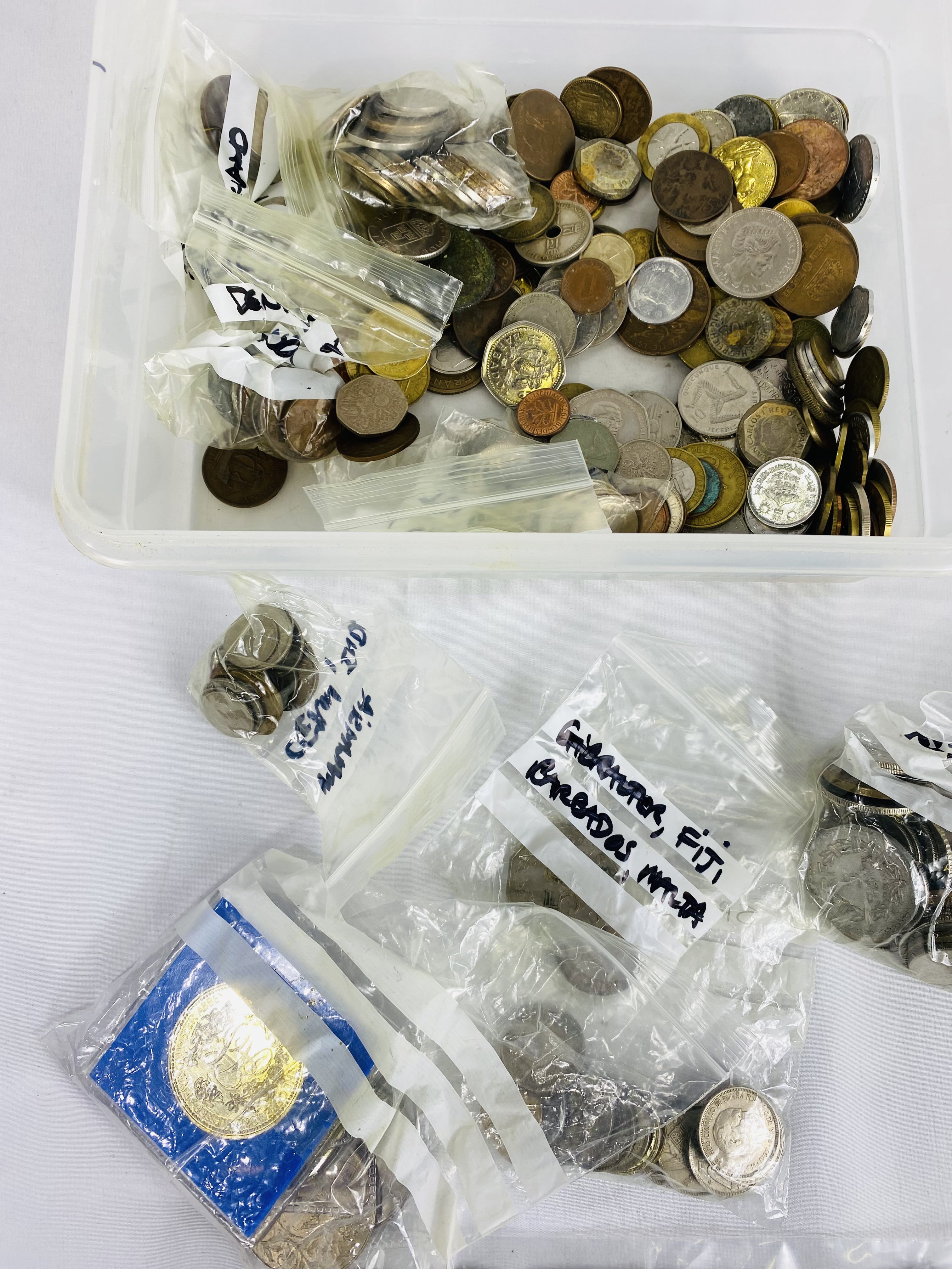 Quantity of World coins and banknotes. - Image 2 of 4