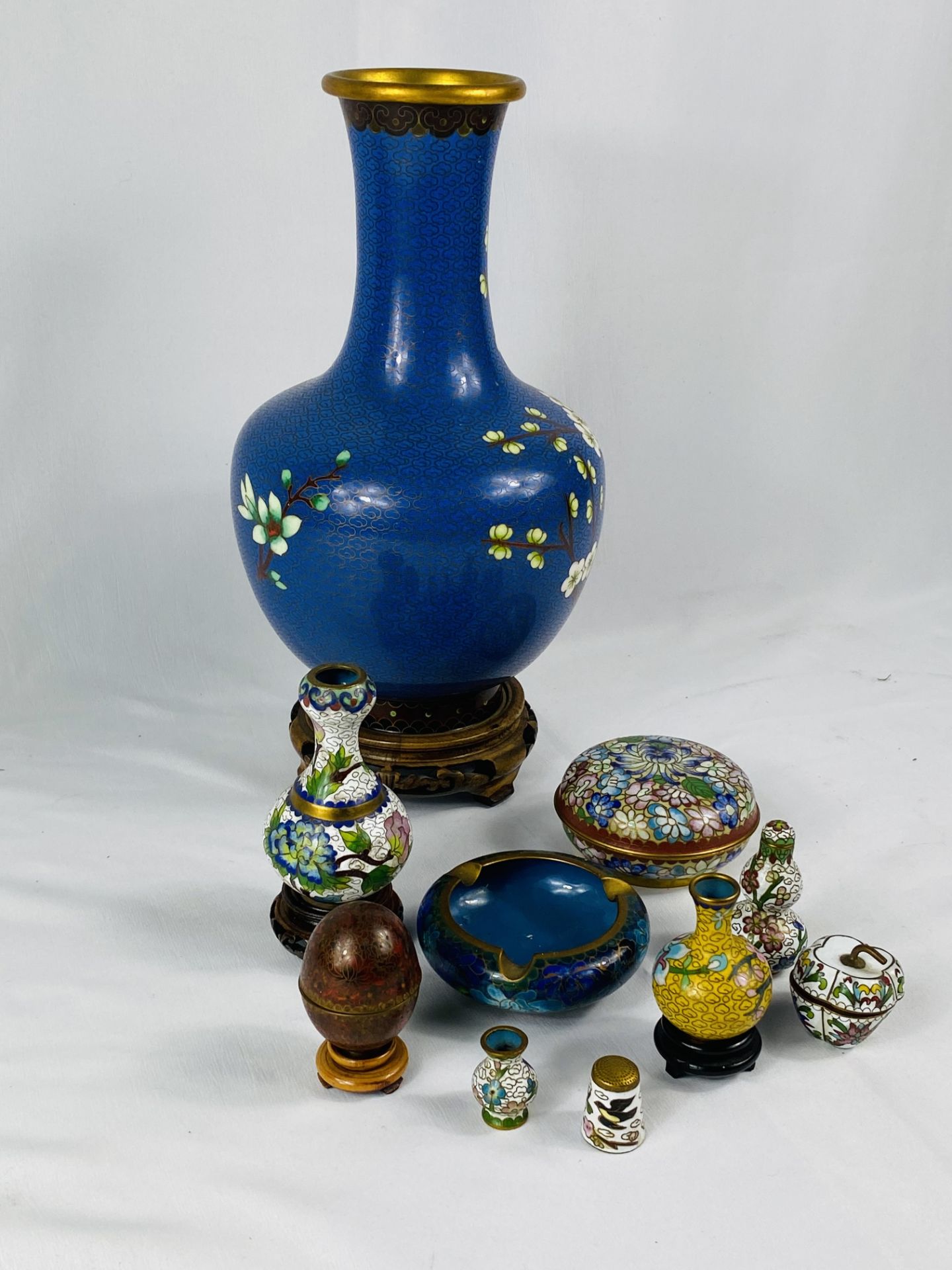 Cloisonne vase on wood base together with other items of Cloisonne. - Image 3 of 3