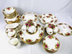 Royal Albert Old Country Roses part dinner service