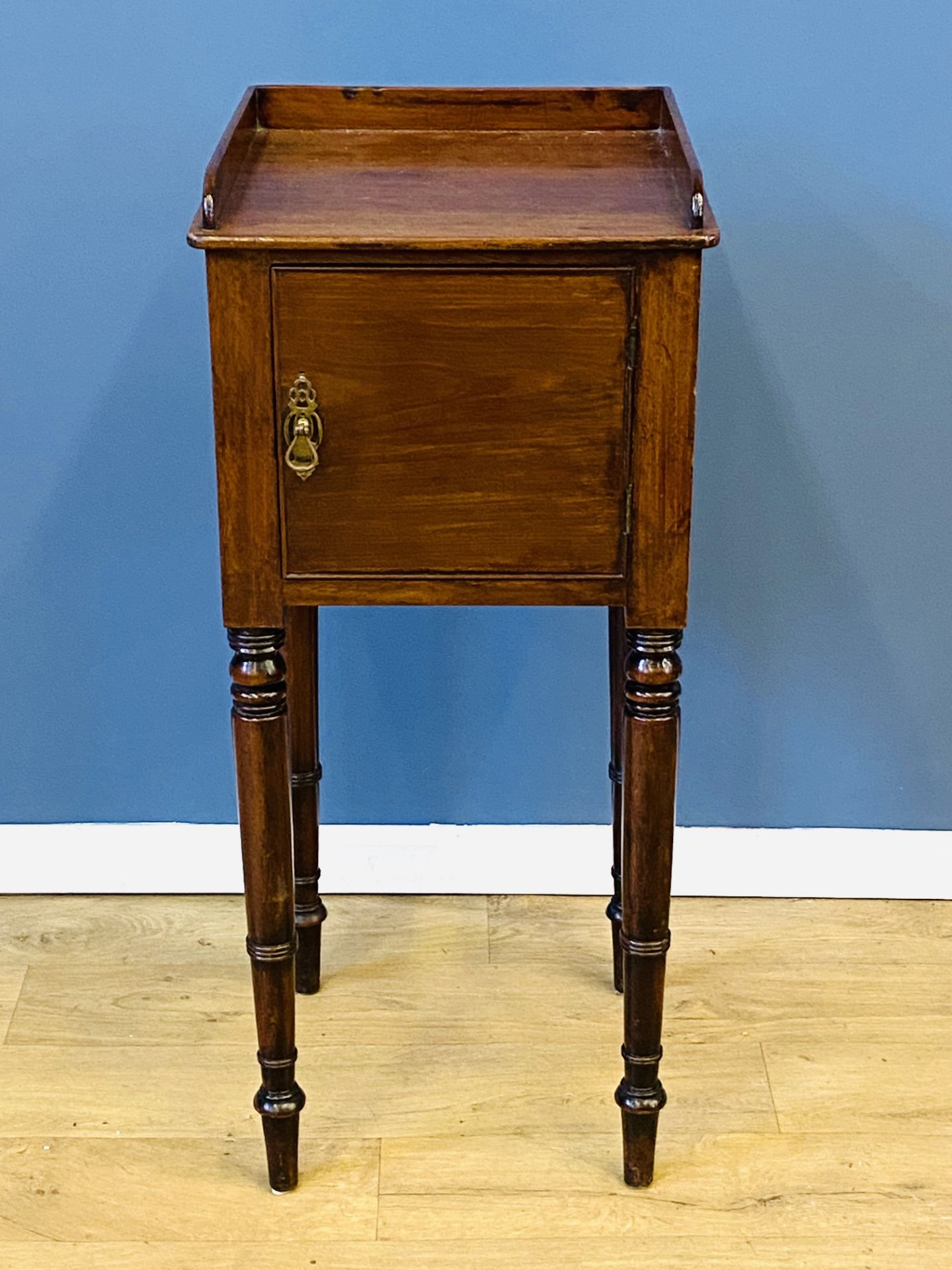 Early Victorian tray top pot cupboard
