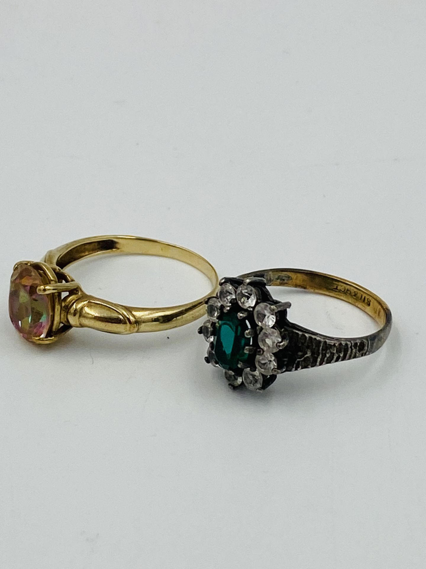 9ct gold ring set with a clear stone, 3g; together with a 9ct gold ring - Bild 2 aus 4