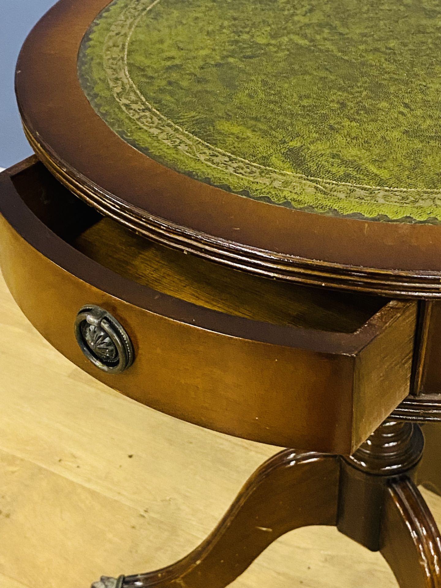 Circular drum table - Image 3 of 5