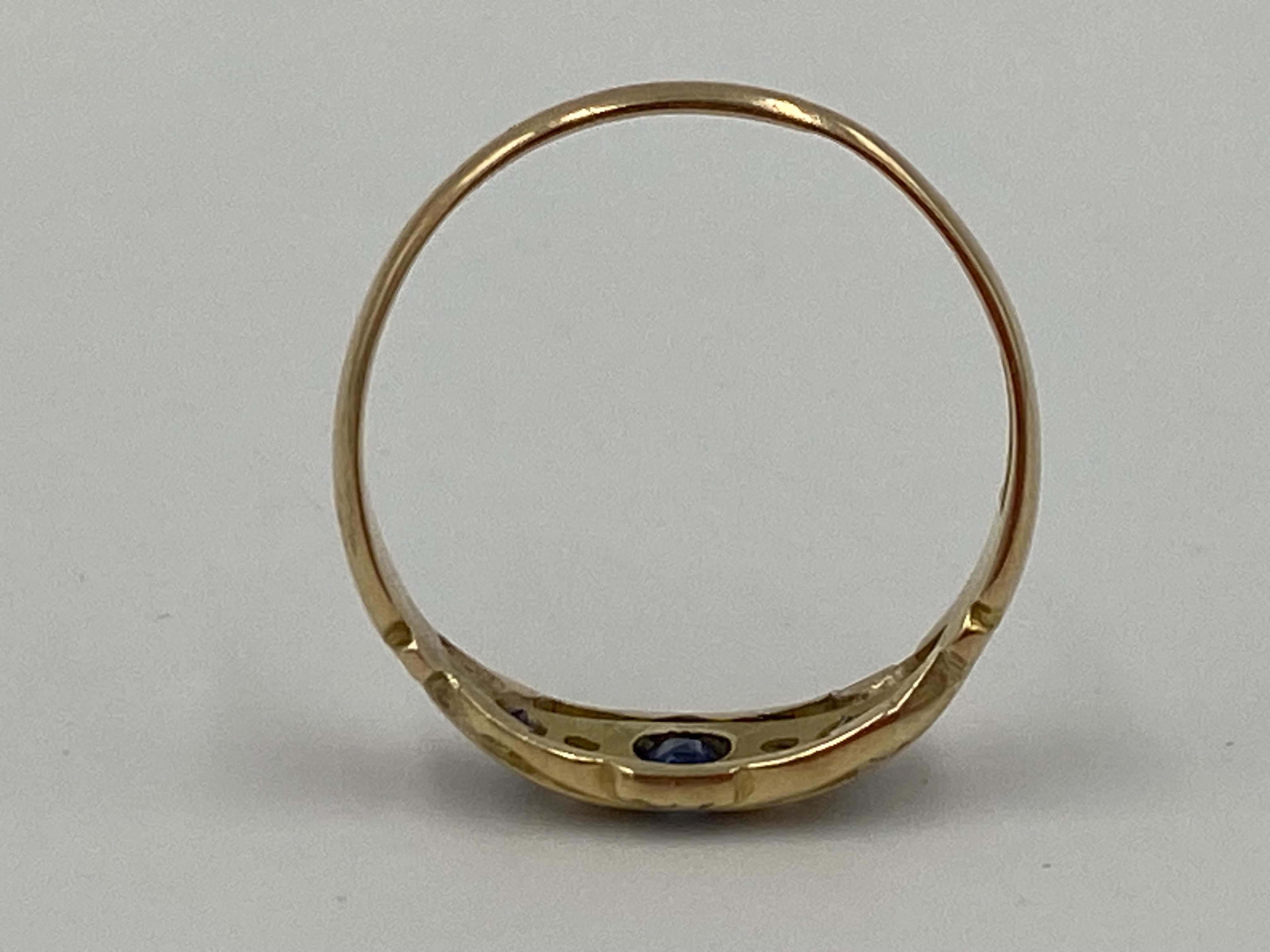 18ct gold ring set with sapphires and diamonds - Image 4 of 4