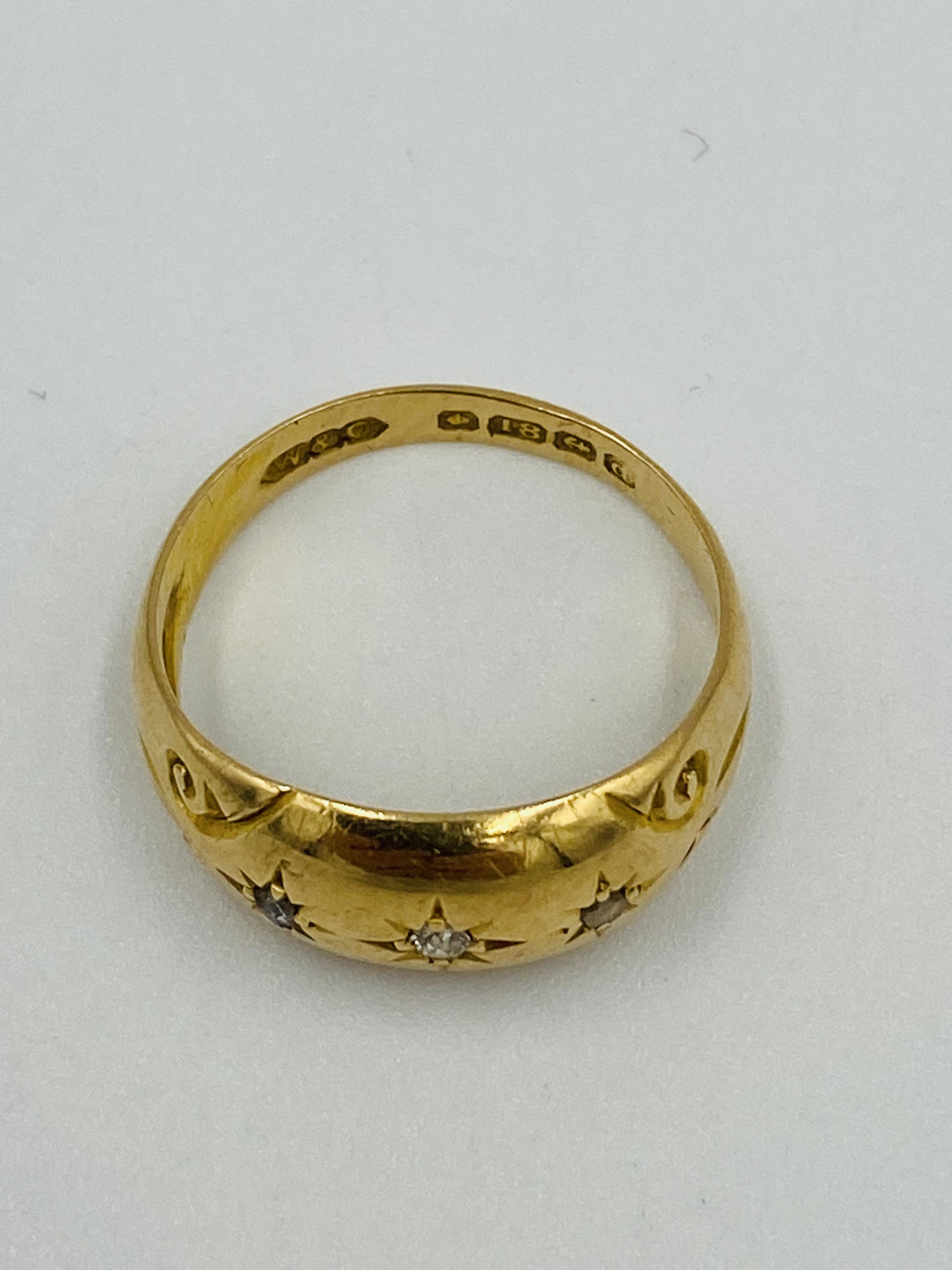 18ct gold ring set with a diamond - Image 2 of 4