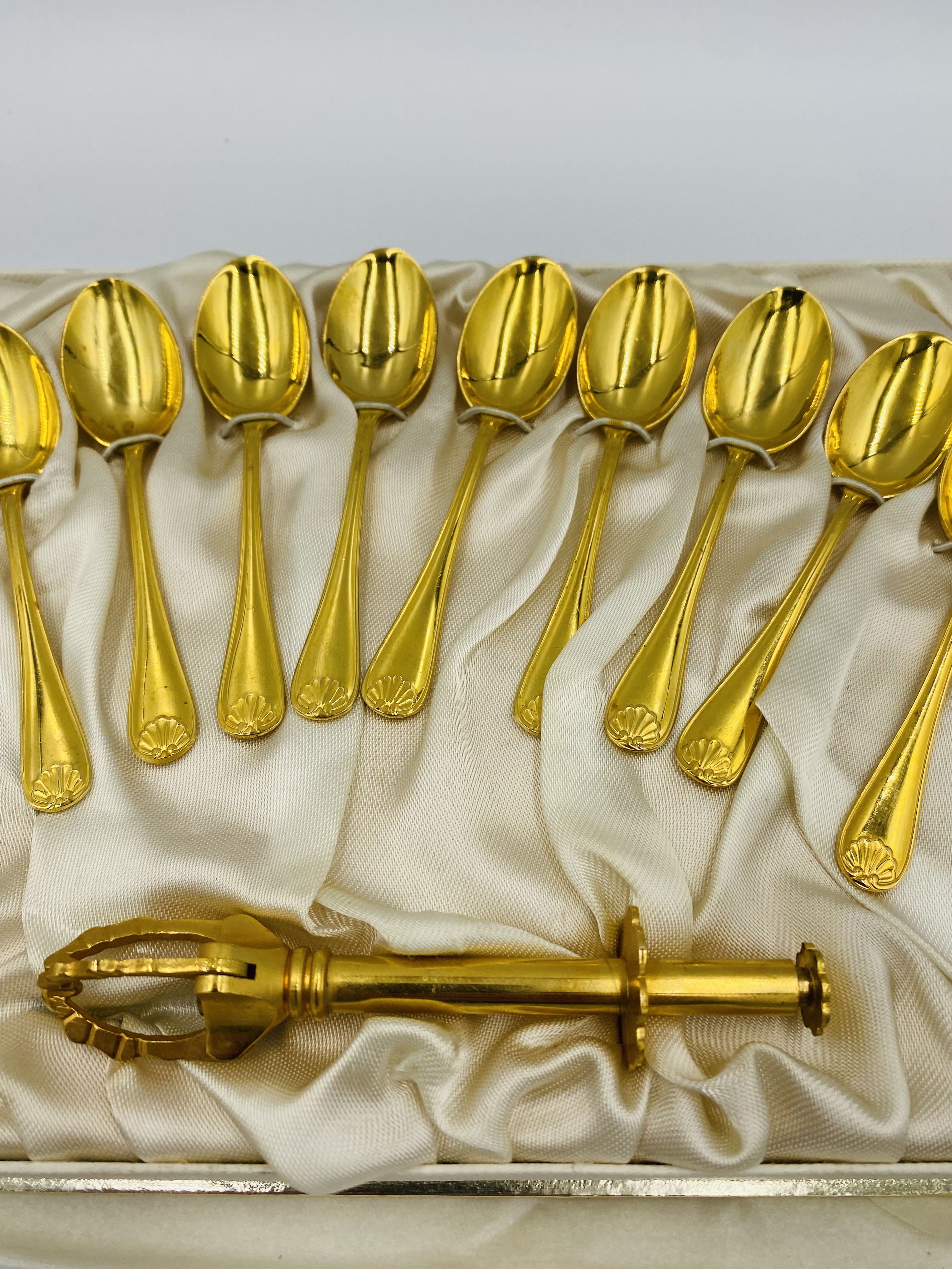 A set of gold plated coffee spoons and other items - Image 2 of 4
