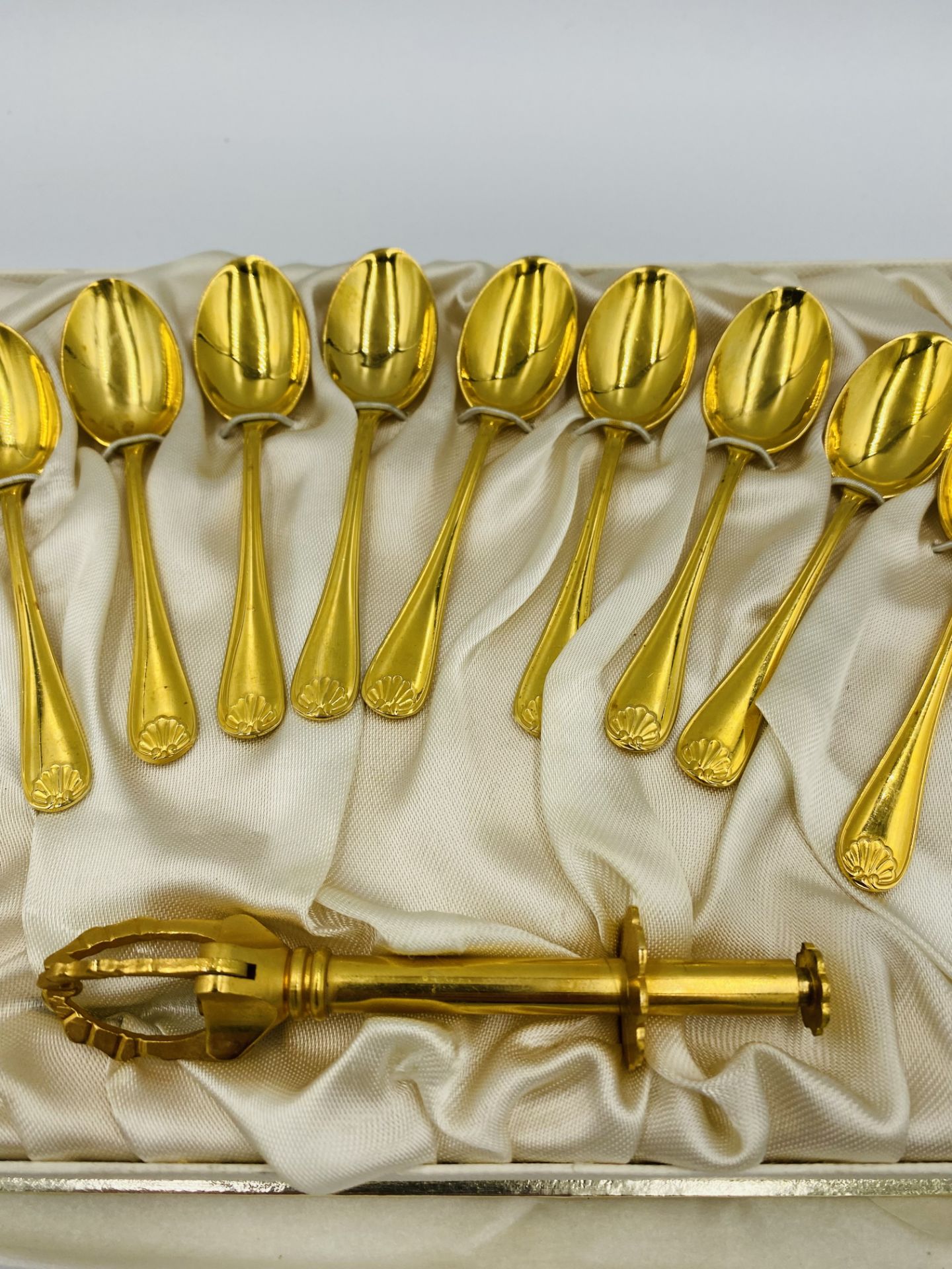 A set of gold plated coffee spoons and other items - Bild 2 aus 4