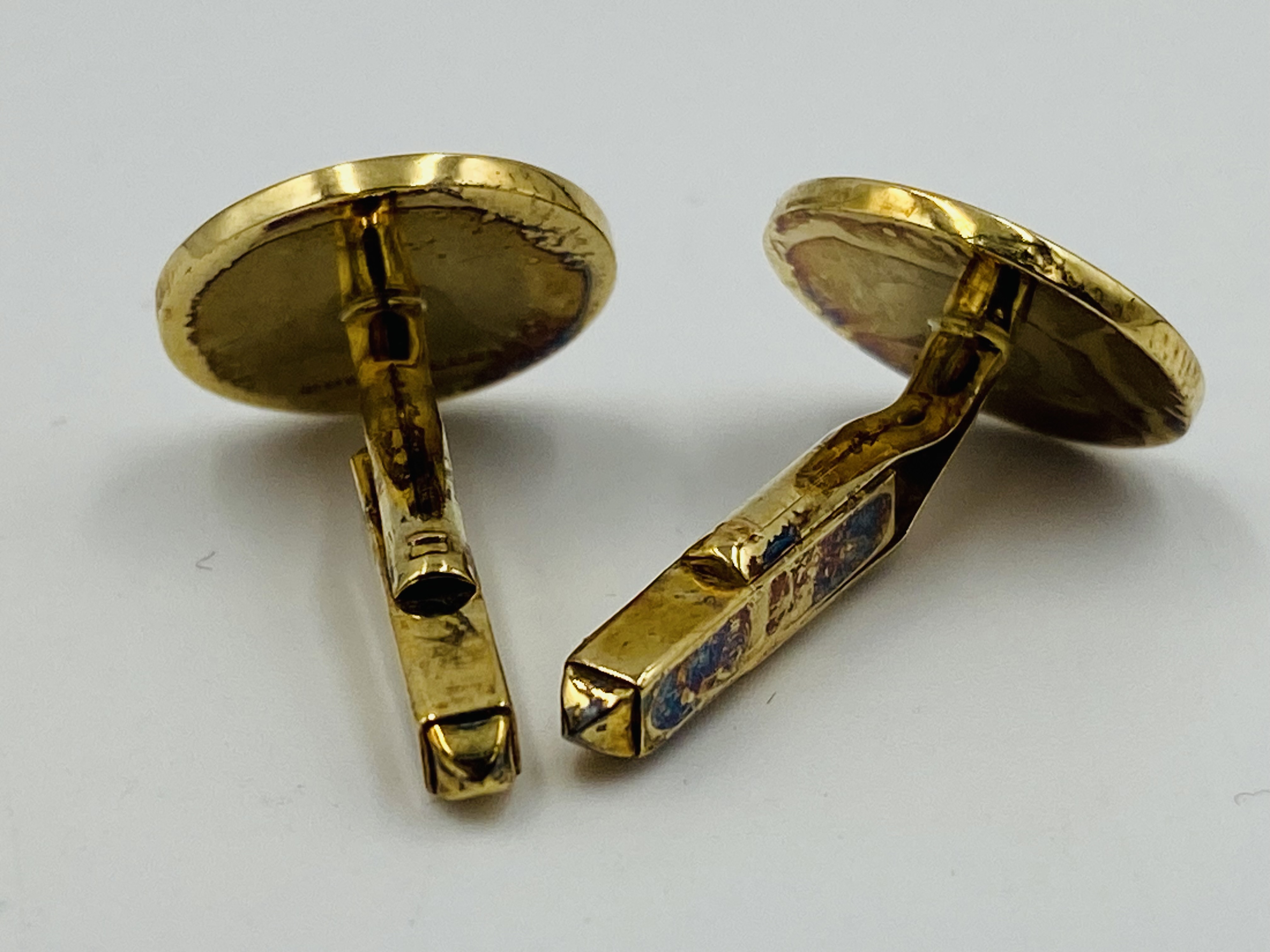 Pair of 9ct gold cufflinks - Image 2 of 3