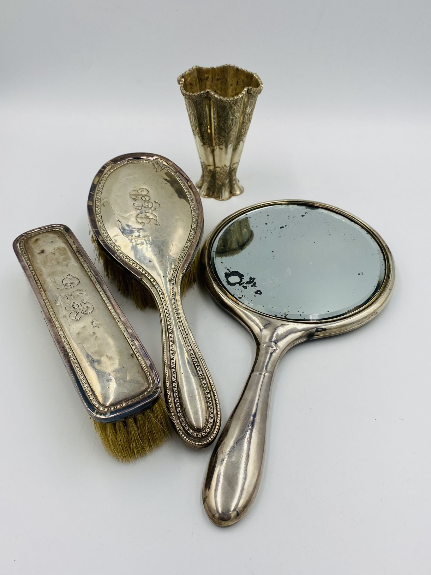 A silver dressing table set and a white metal vase - Image 4 of 4