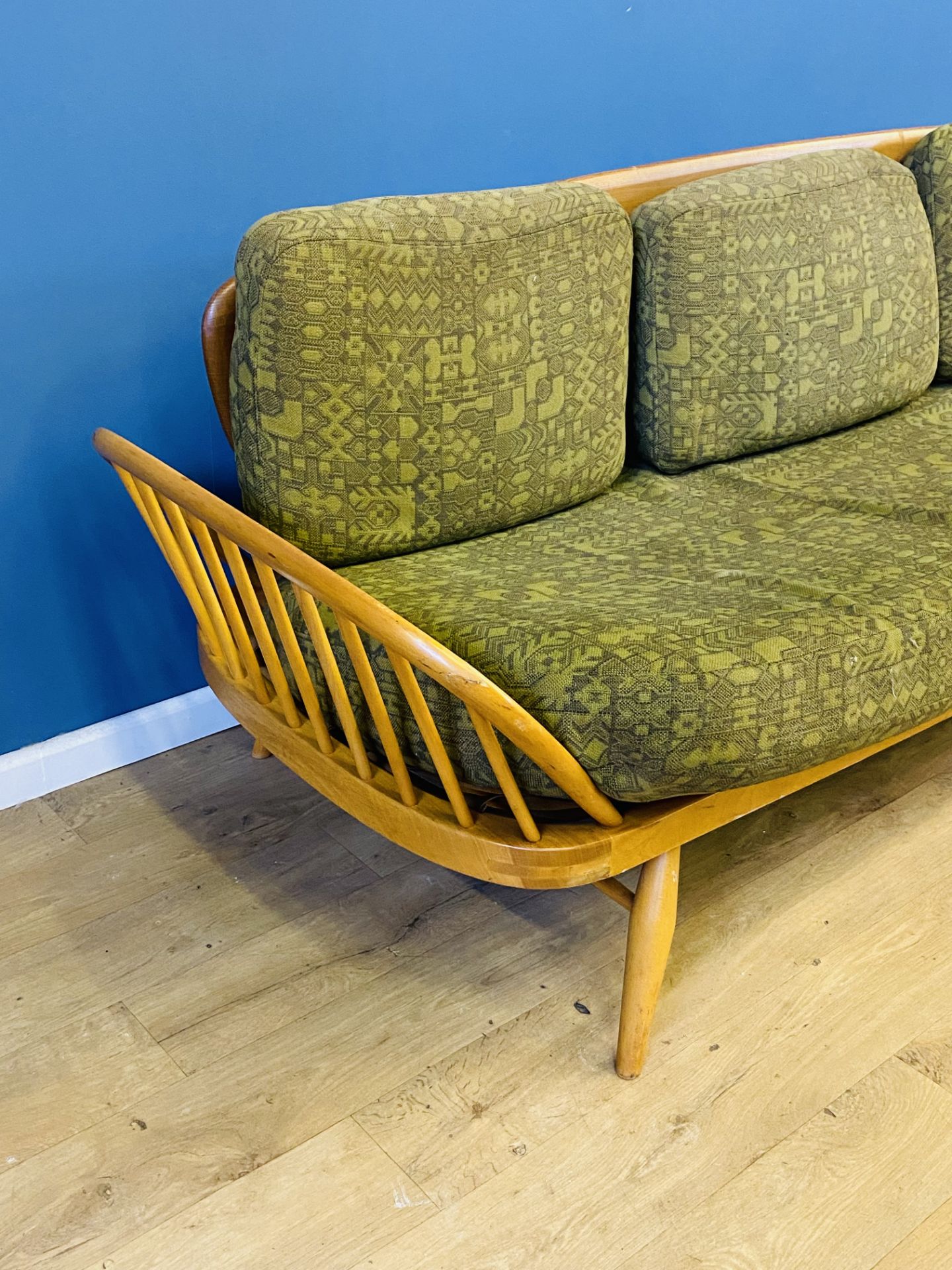 Ercol style beech studio sofa - Image 2 of 5