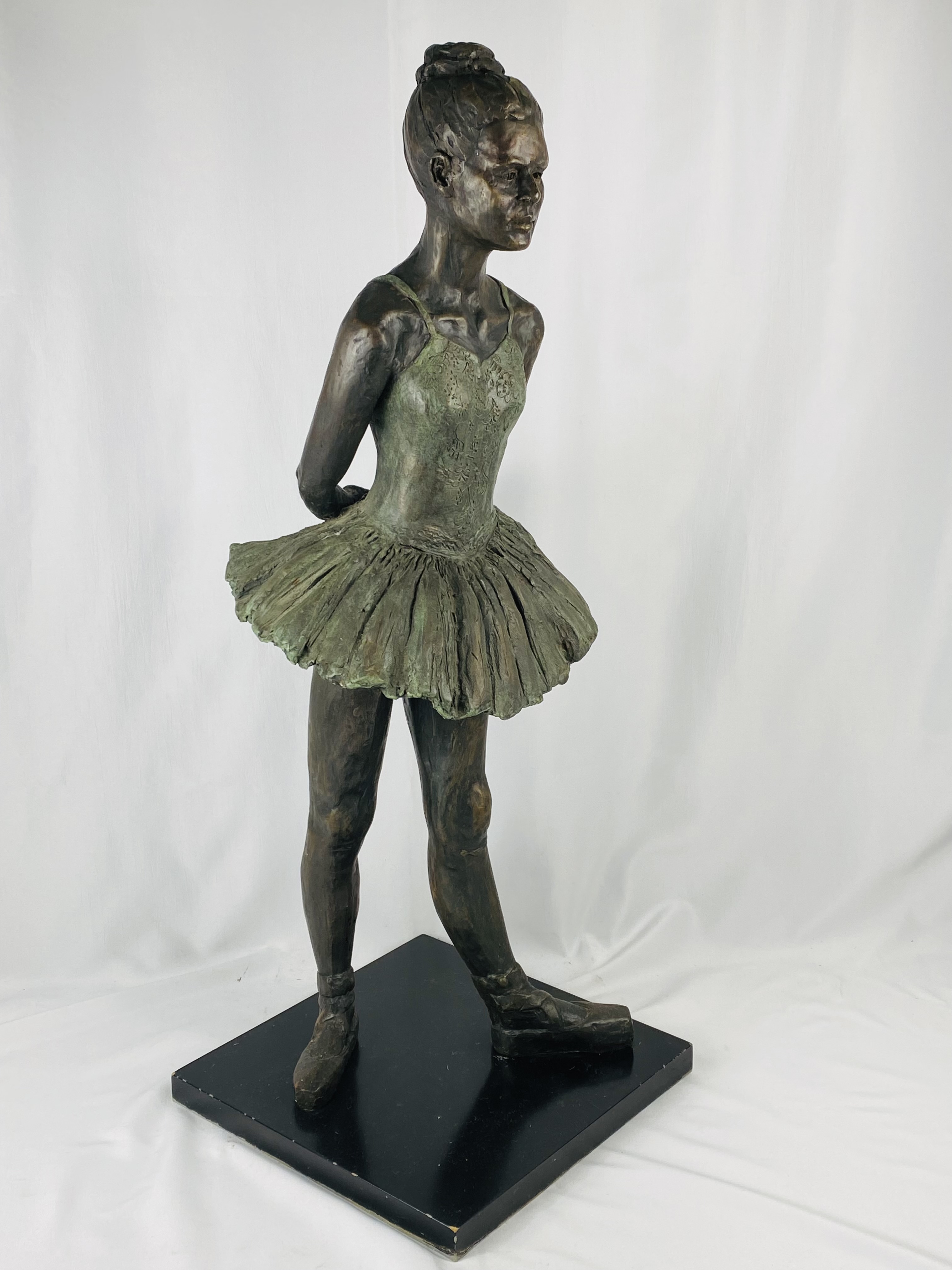 Resin model of a ballerina on a plinth base - Image 3 of 3
