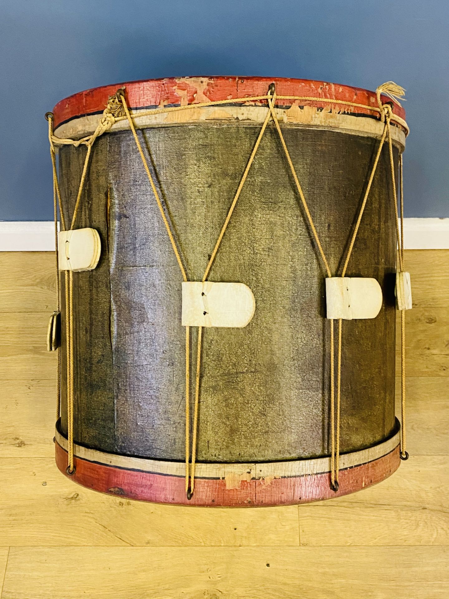 Regimental drum side table - Image 3 of 5