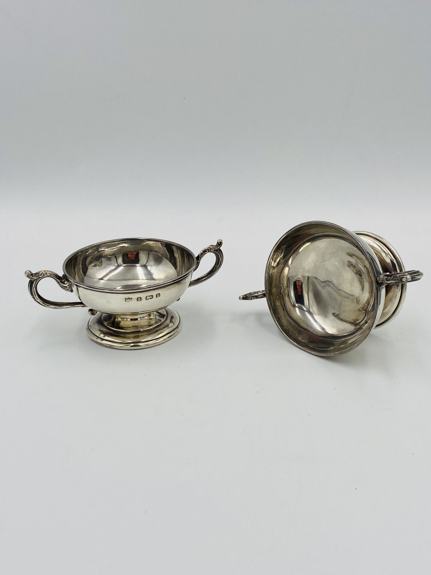 Pair of twin handled low cups - Image 5 of 6