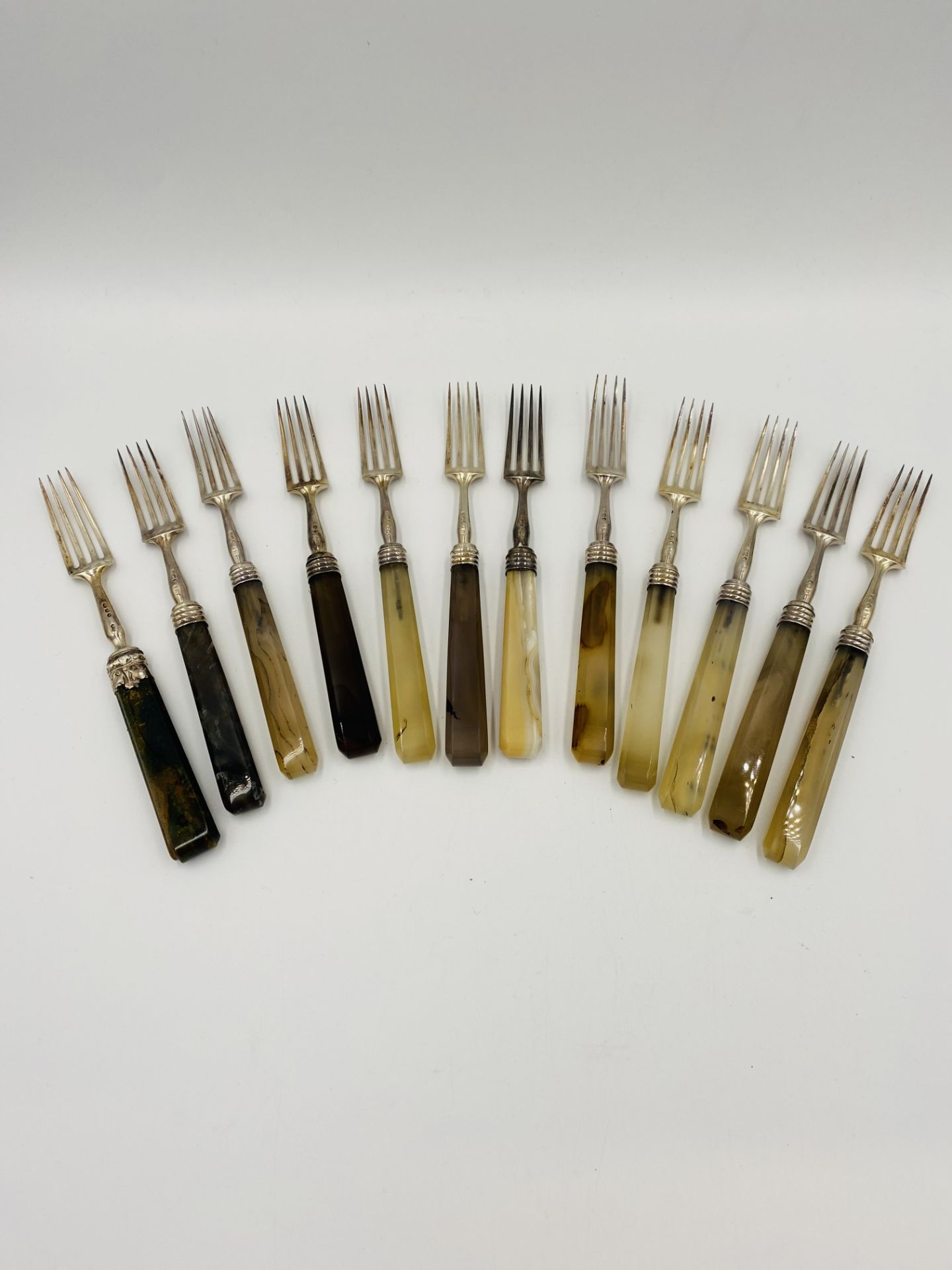 Boxed set of twelve Georgian dessert knives and forks with agate handles and silver blades - Image 4 of 6