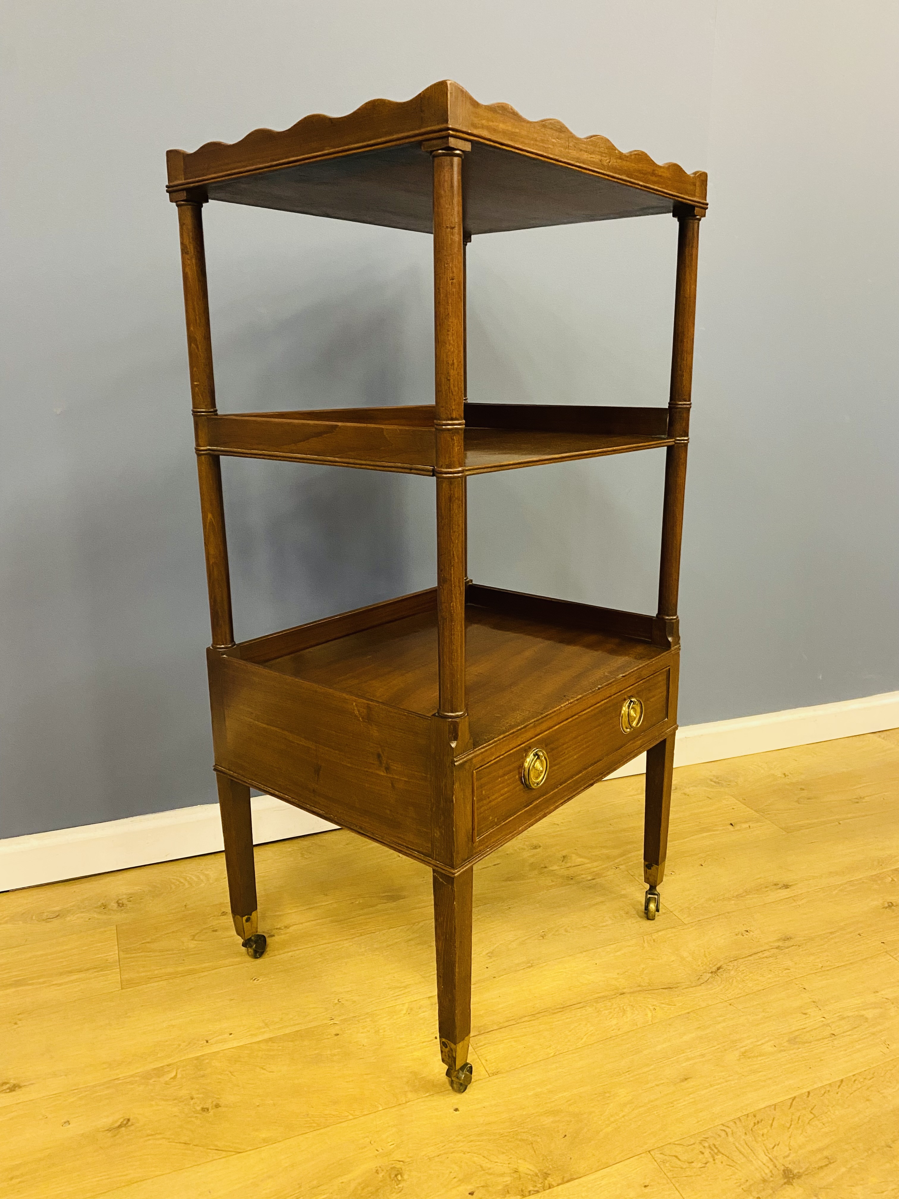 Georgian mahogany three tier etagere - Image 4 of 8