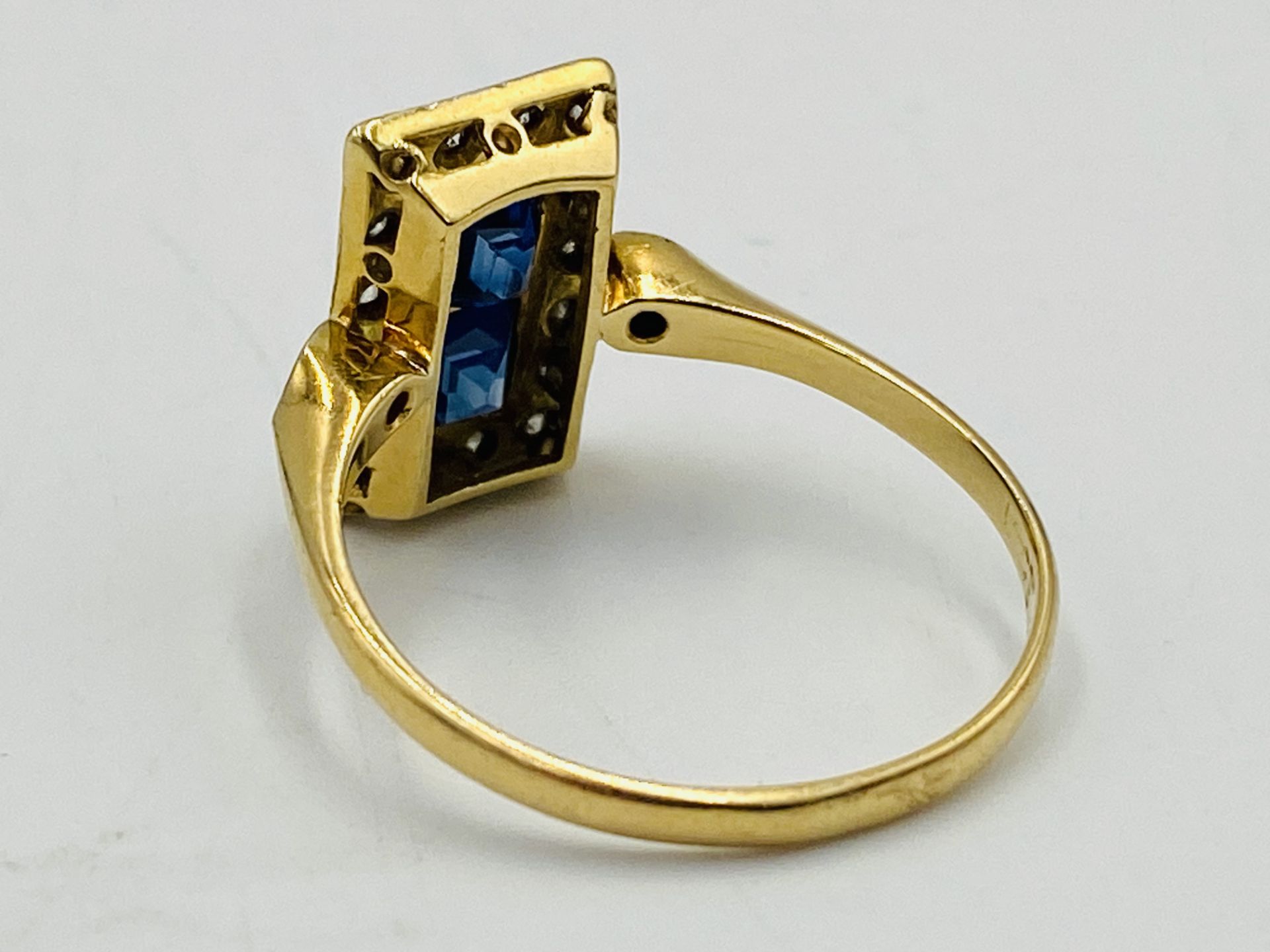 18ct gold, sapphire of diamond ring - Image 4 of 4