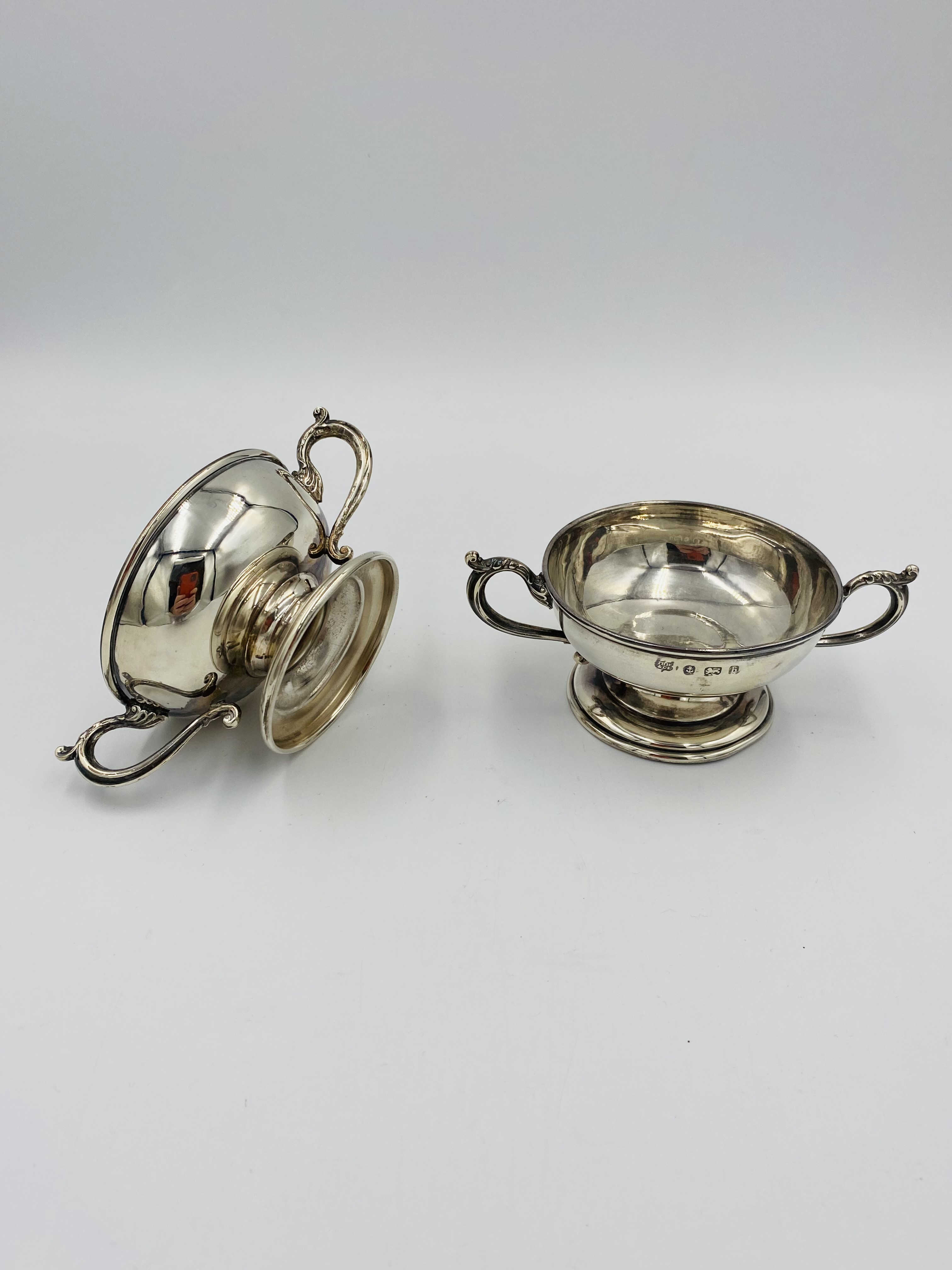 Pair of twin handled low cups - Image 3 of 6