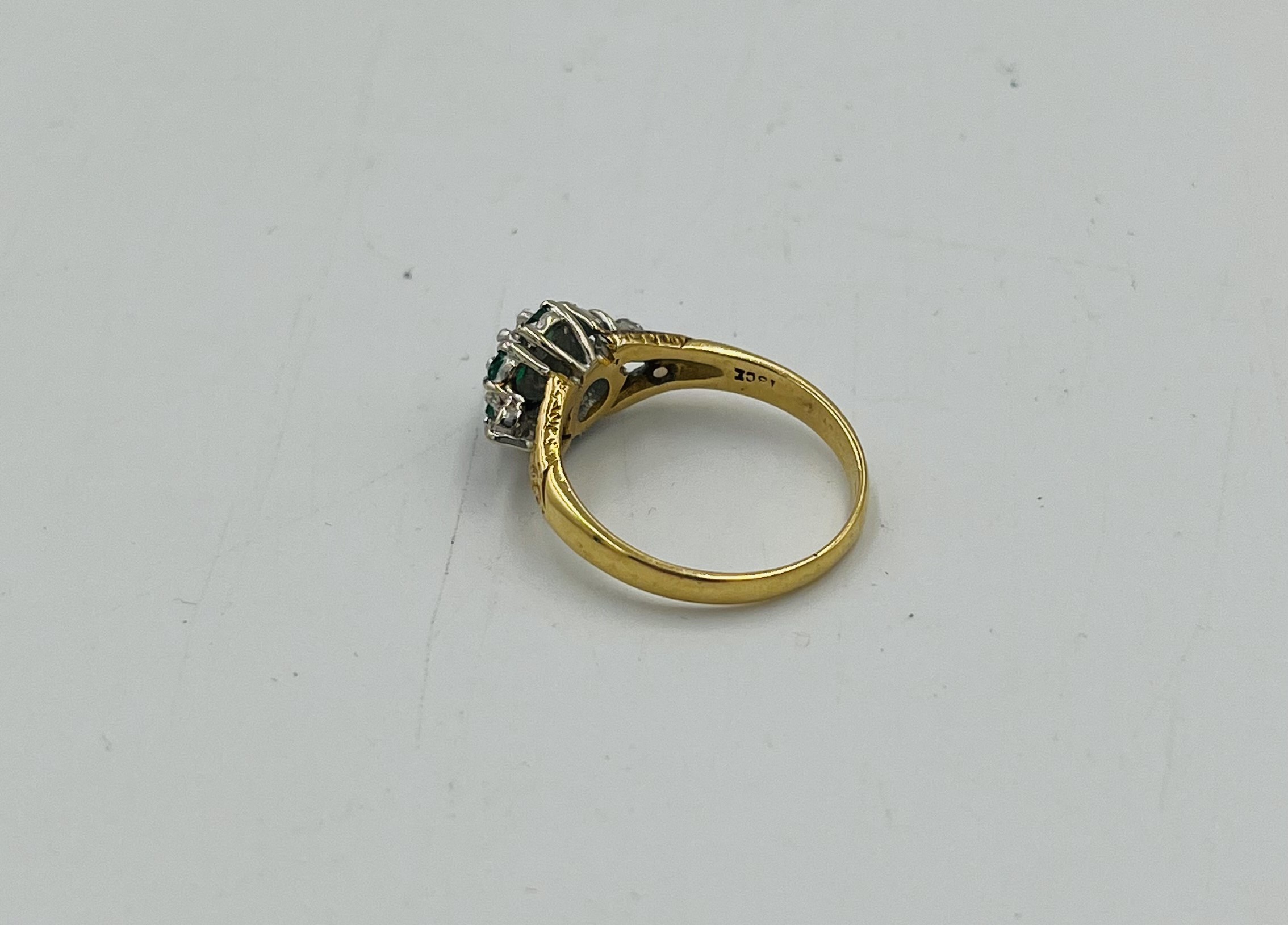 18ct gold ring set with diamonds and emeralds - Image 3 of 5