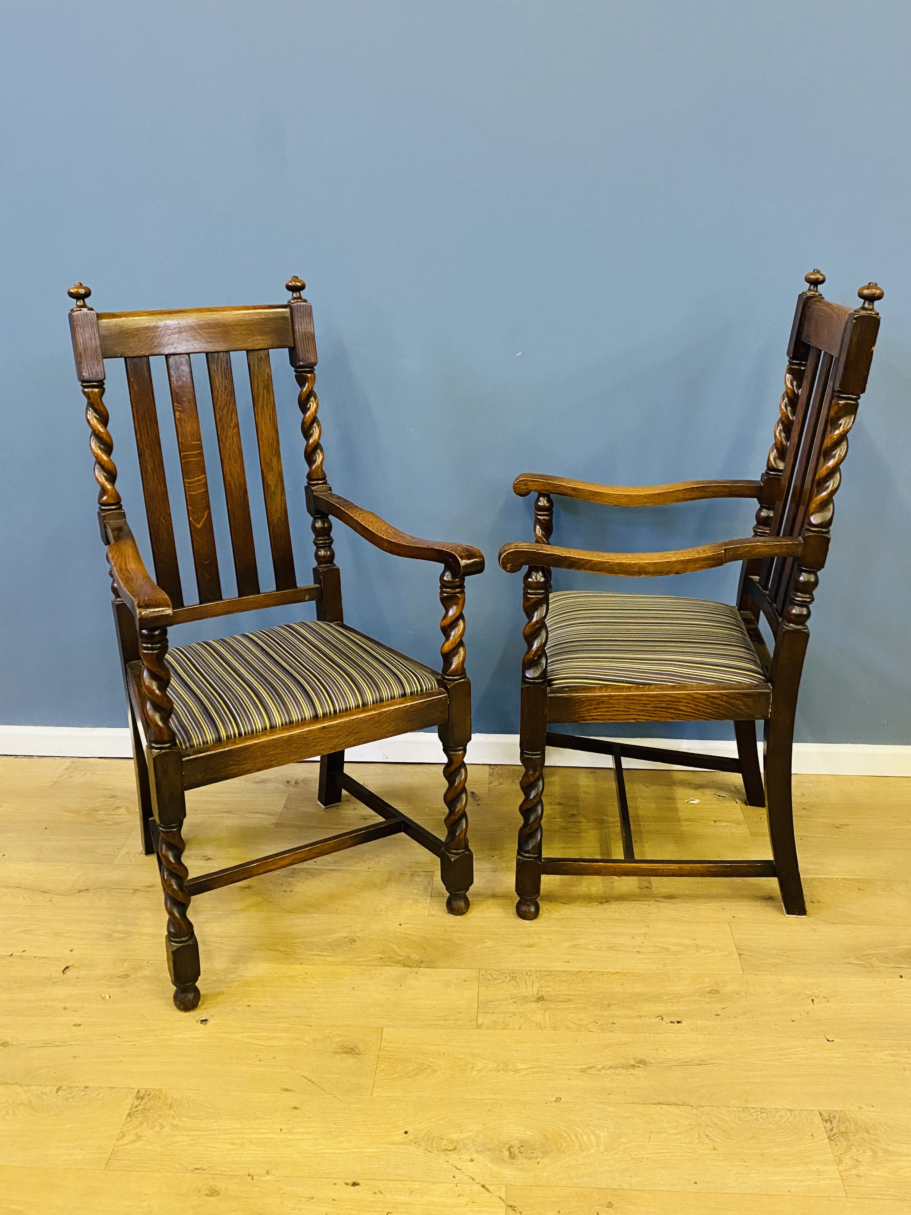 Pair of oak carver chairs - Image 3 of 4