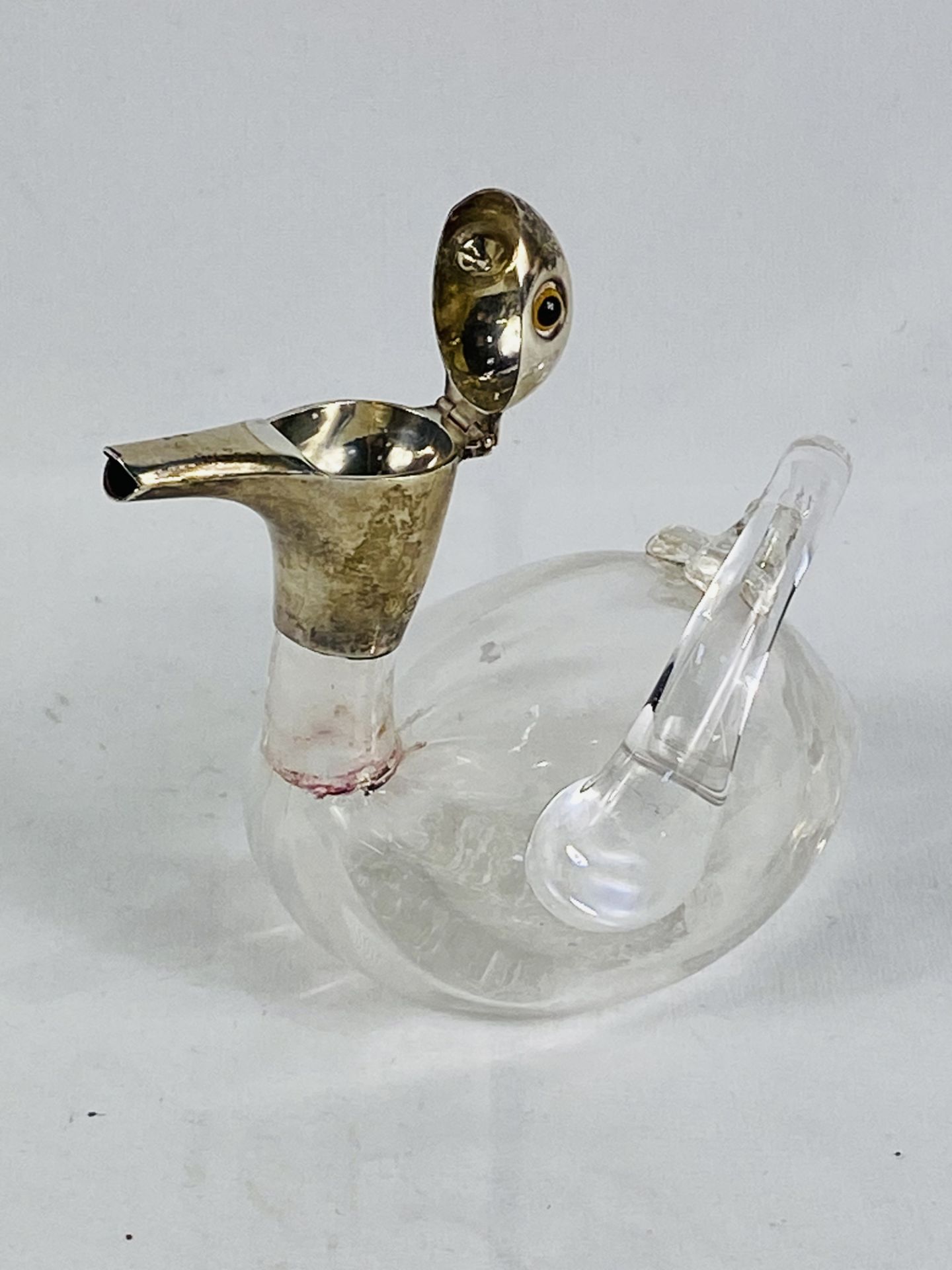 Oil decanter styled as a duck with silver head and spout - Bild 2 aus 3