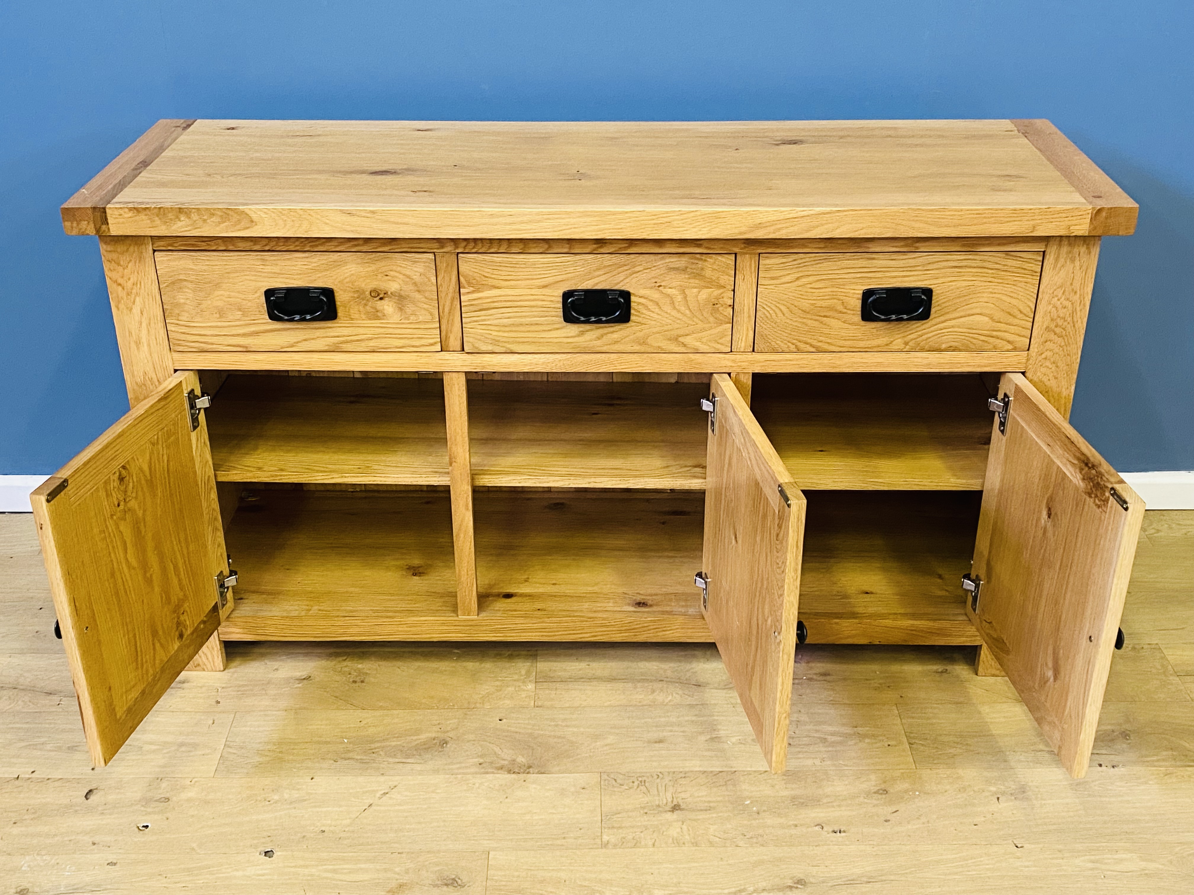 Contemporary oak dresser base - Image 4 of 5