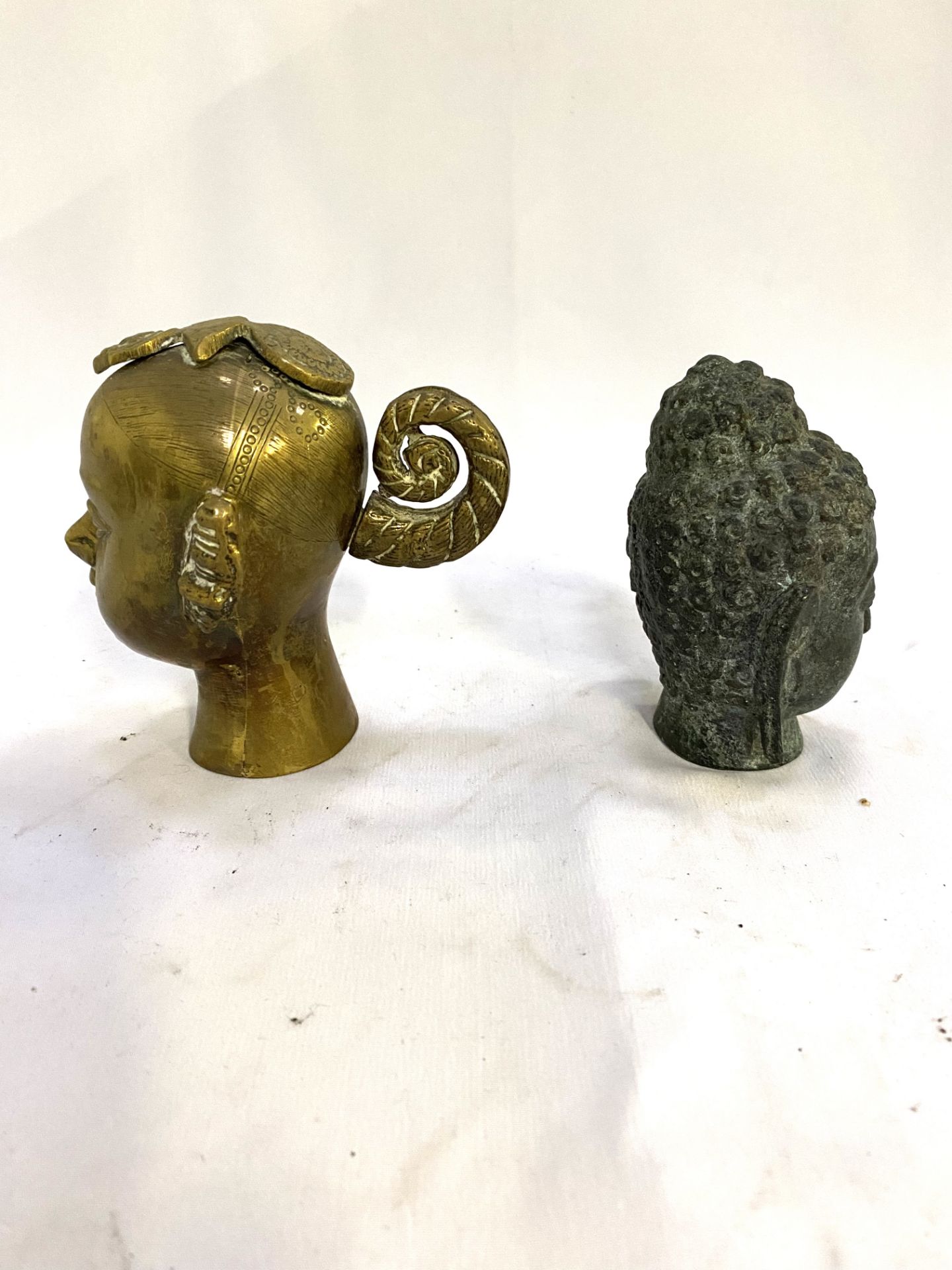 Two Chinese cast bronze Buddha heads - Bild 4 aus 4