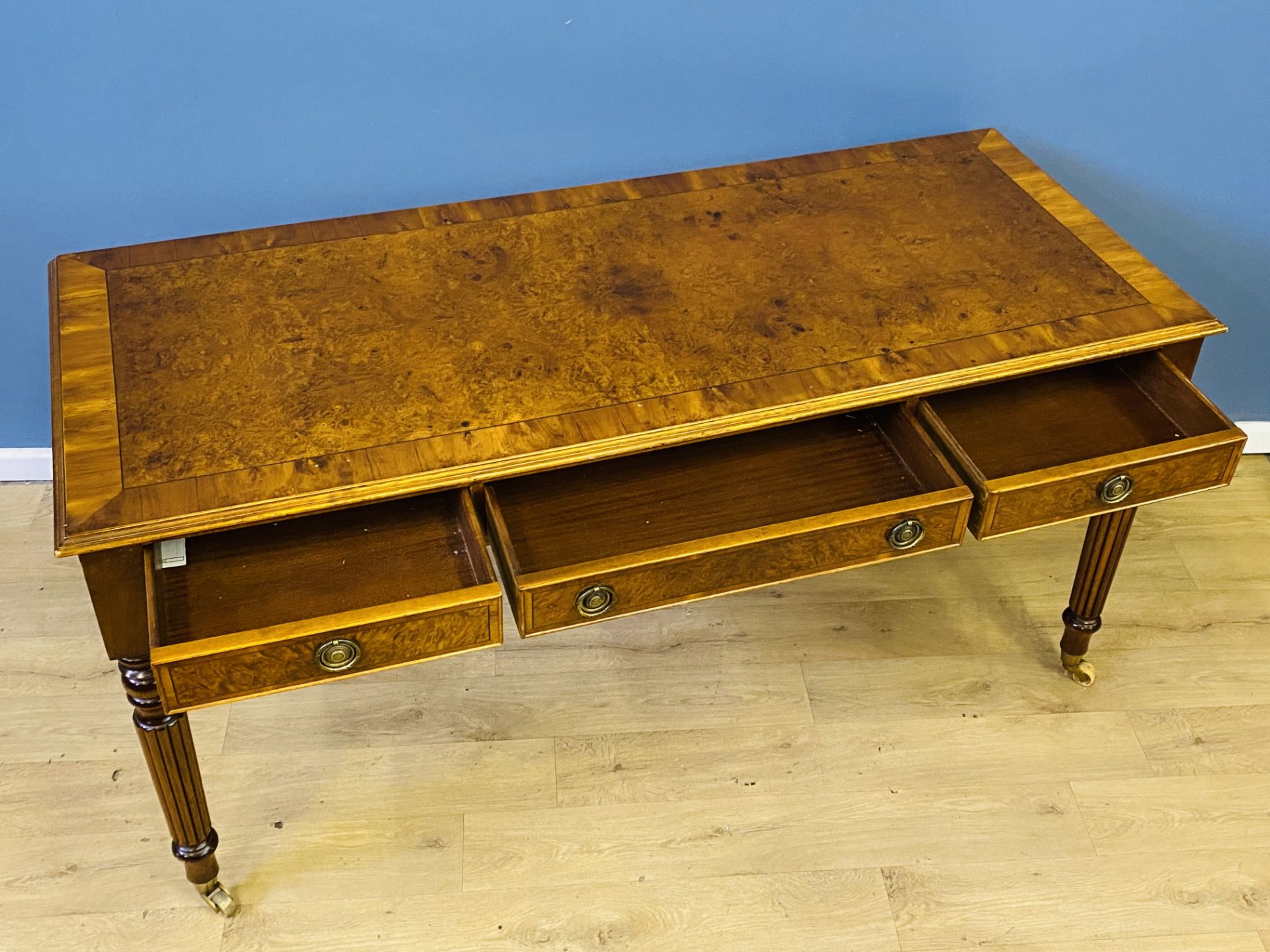 Reproduction burr walnut writing table - Image 7 of 7