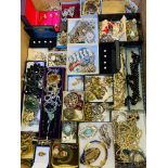 Quantity of costume jewellery