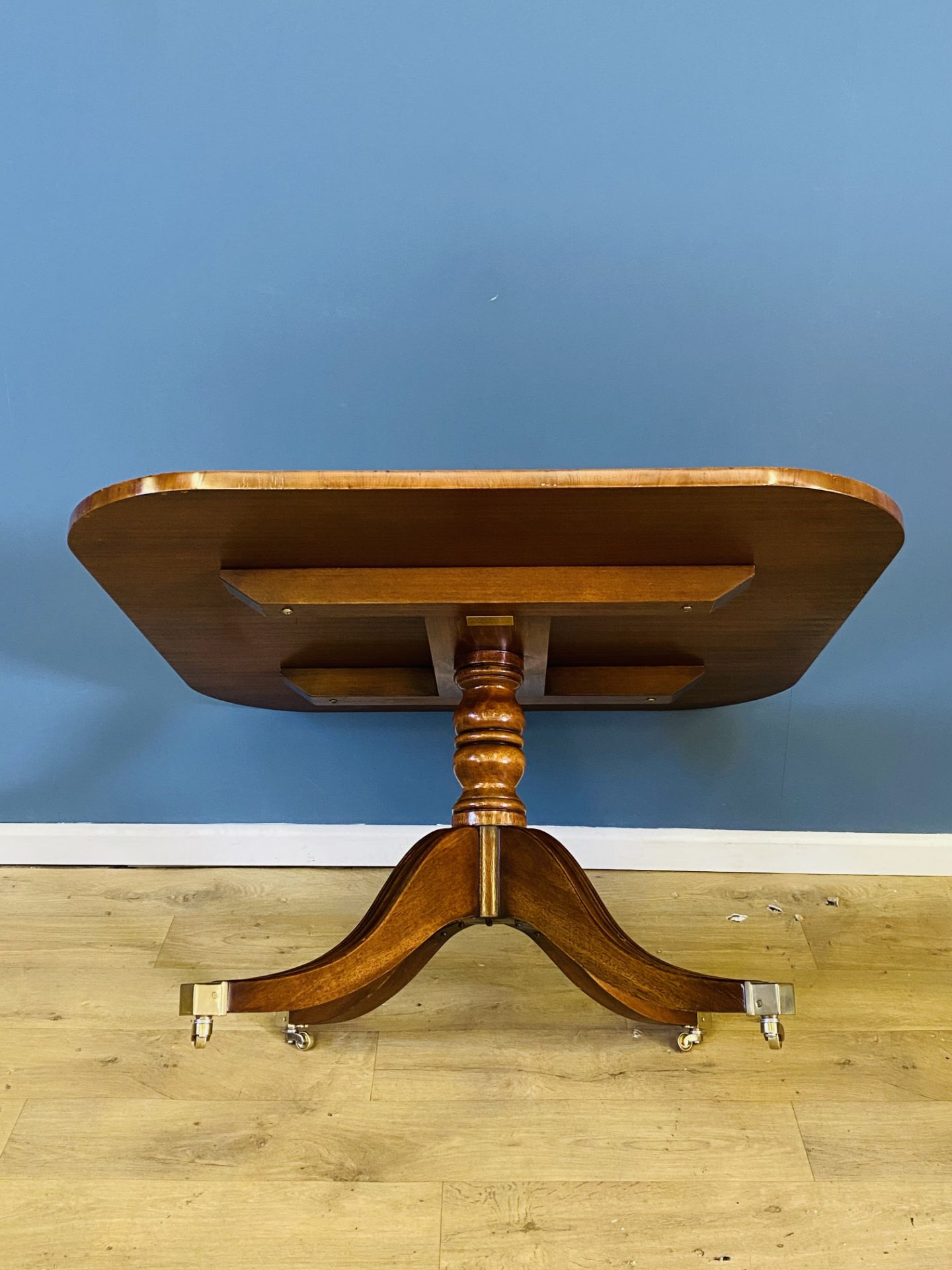 Flame mahogany coffee table - Image 3 of 4