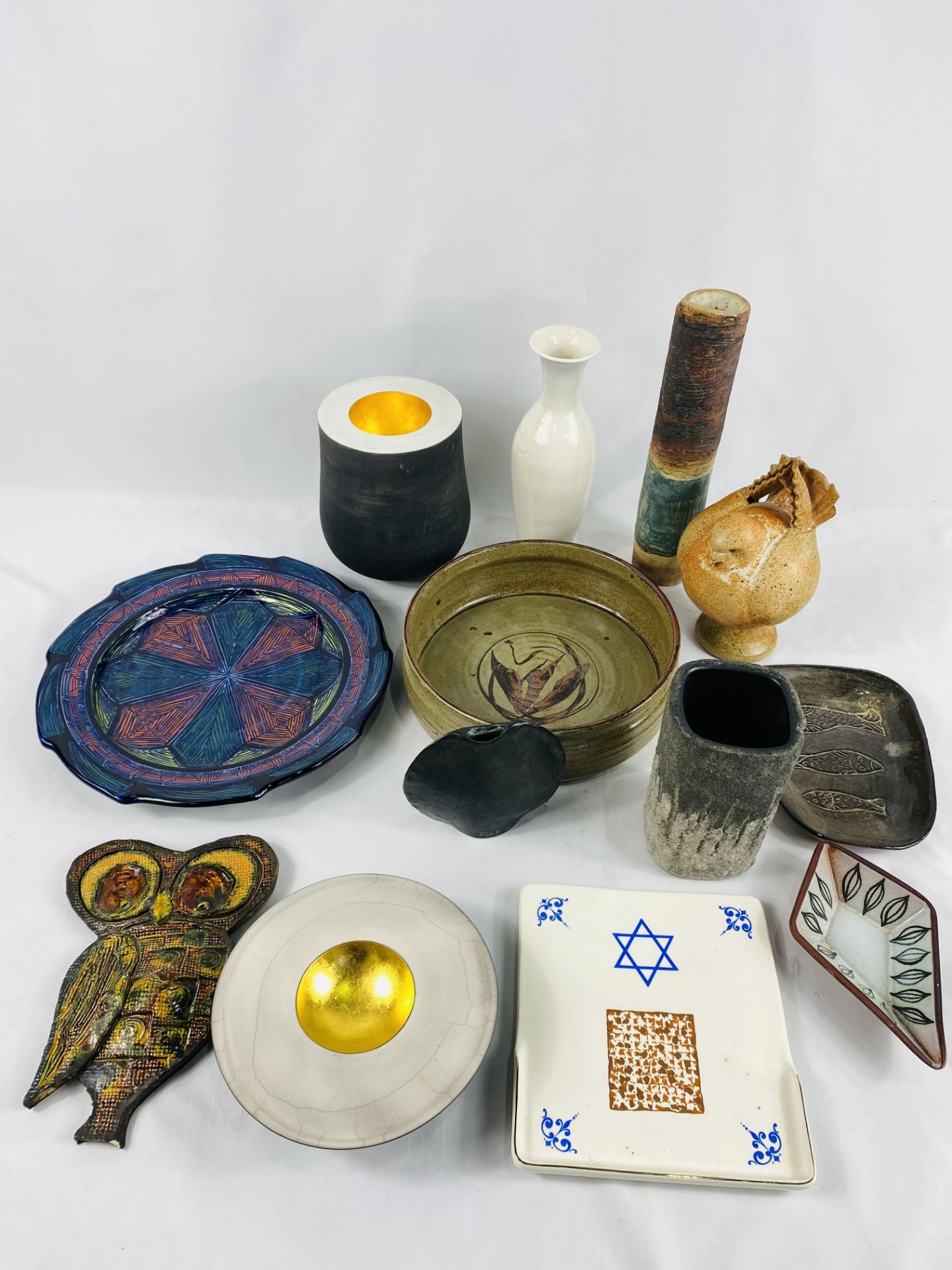 Quantity of studio pottery. - Image 4 of 4