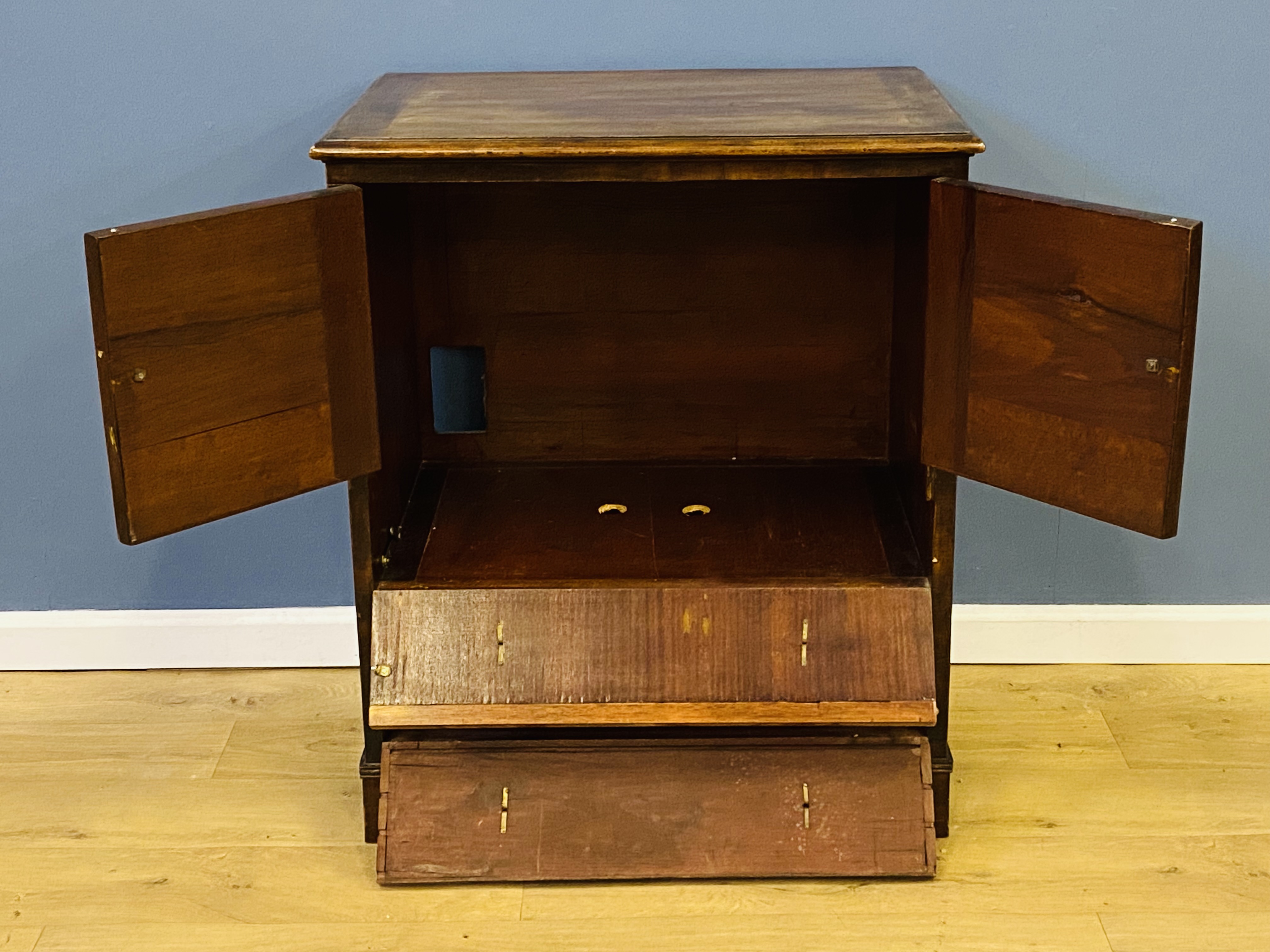 19th century mahogany bedside cabinet - Image 4 of 5