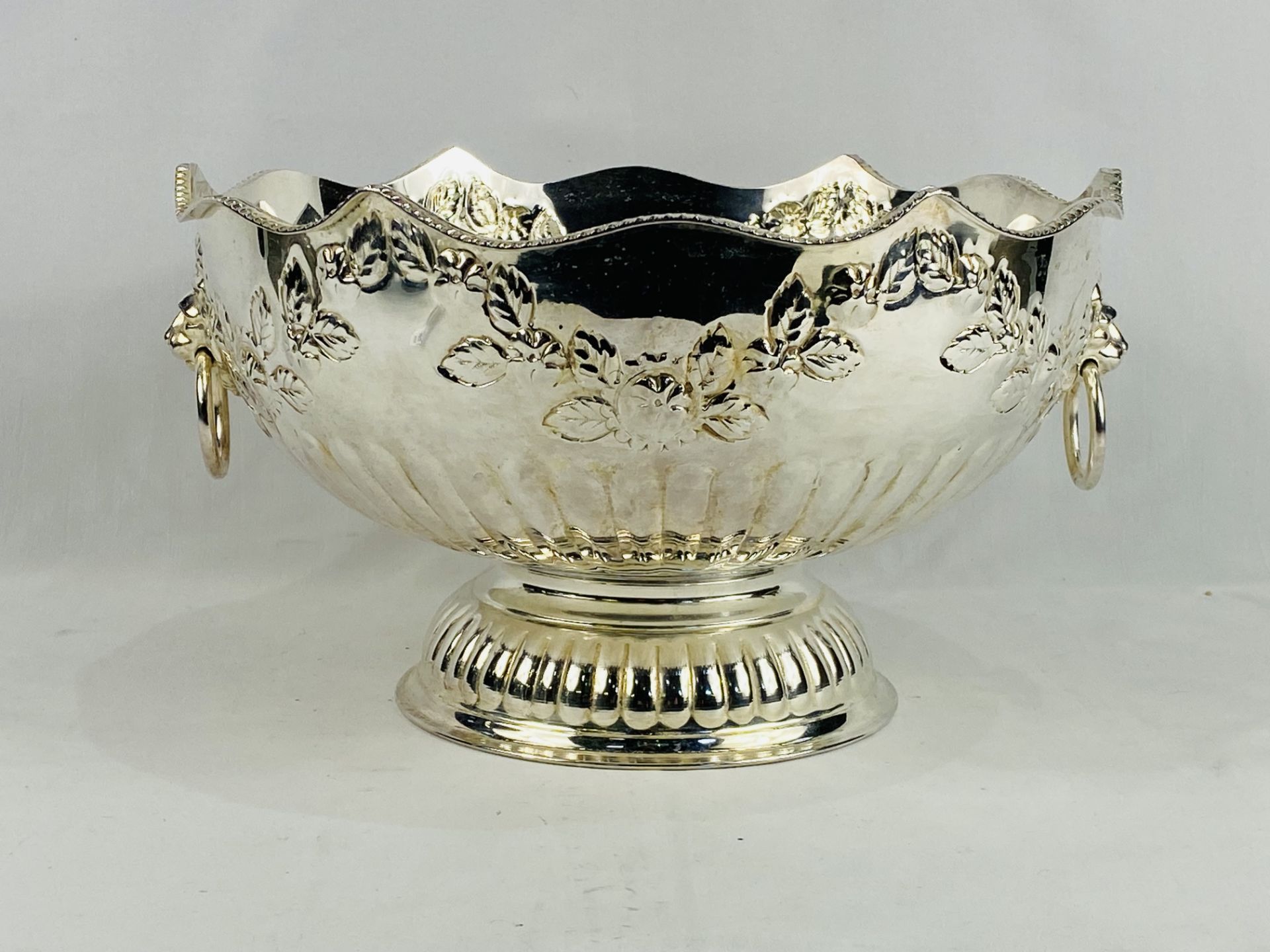 Silver plate monteath - Image 2 of 4