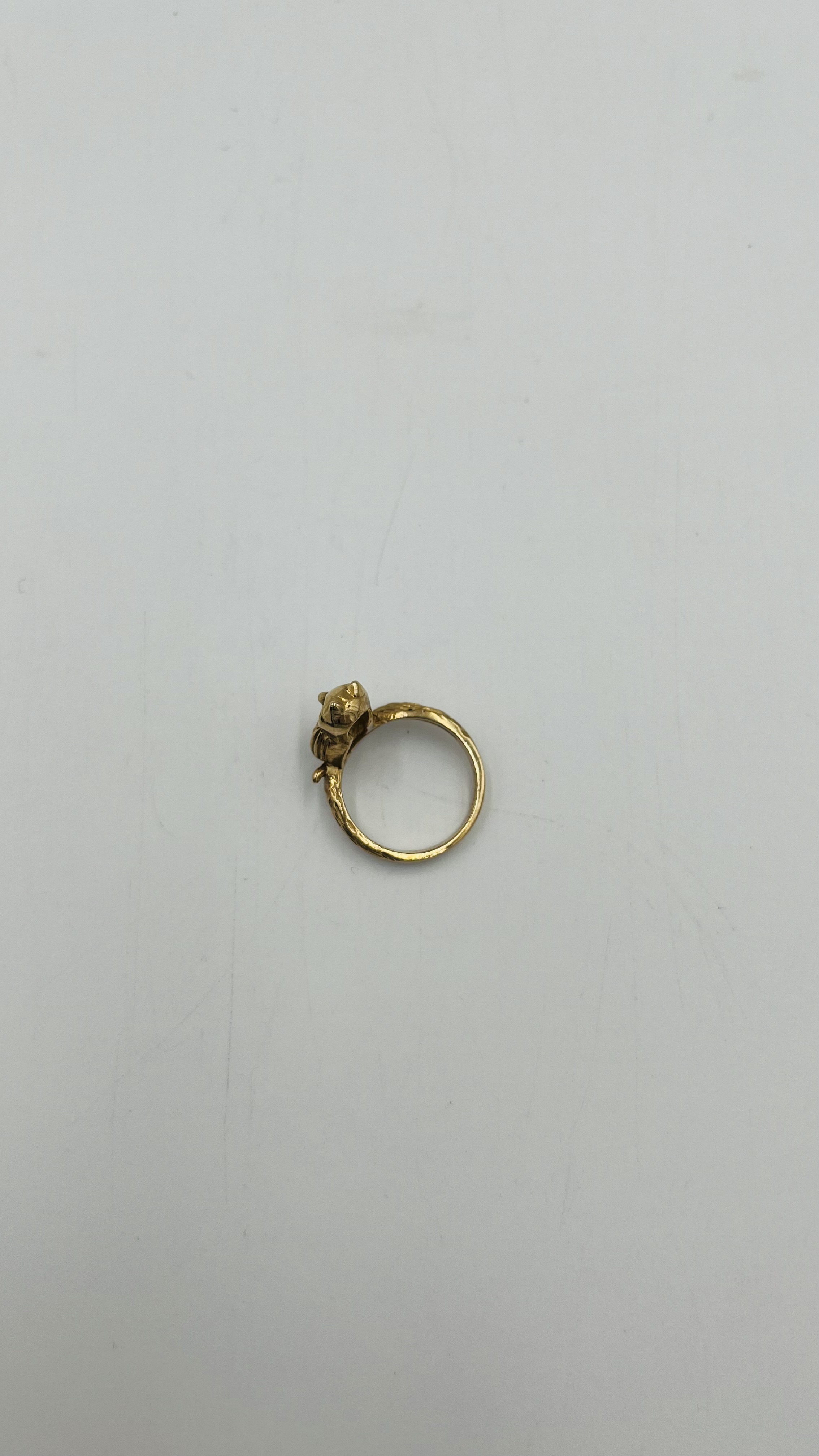 9ct gold ring in the style of an owl - Image 4 of 8